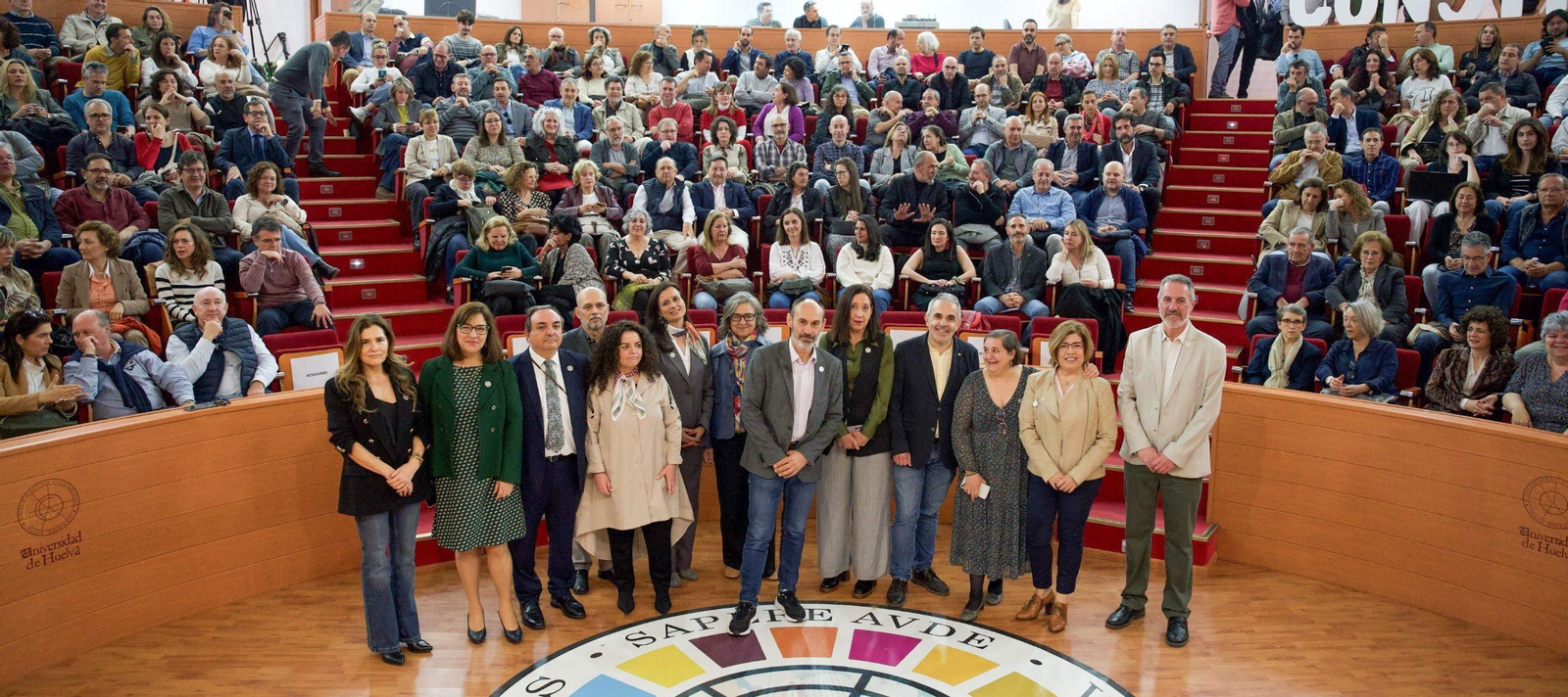 El candidato al rector de la UHU, Pepe Rodríguez, presenta su candidatura a la comunidad universitaria.