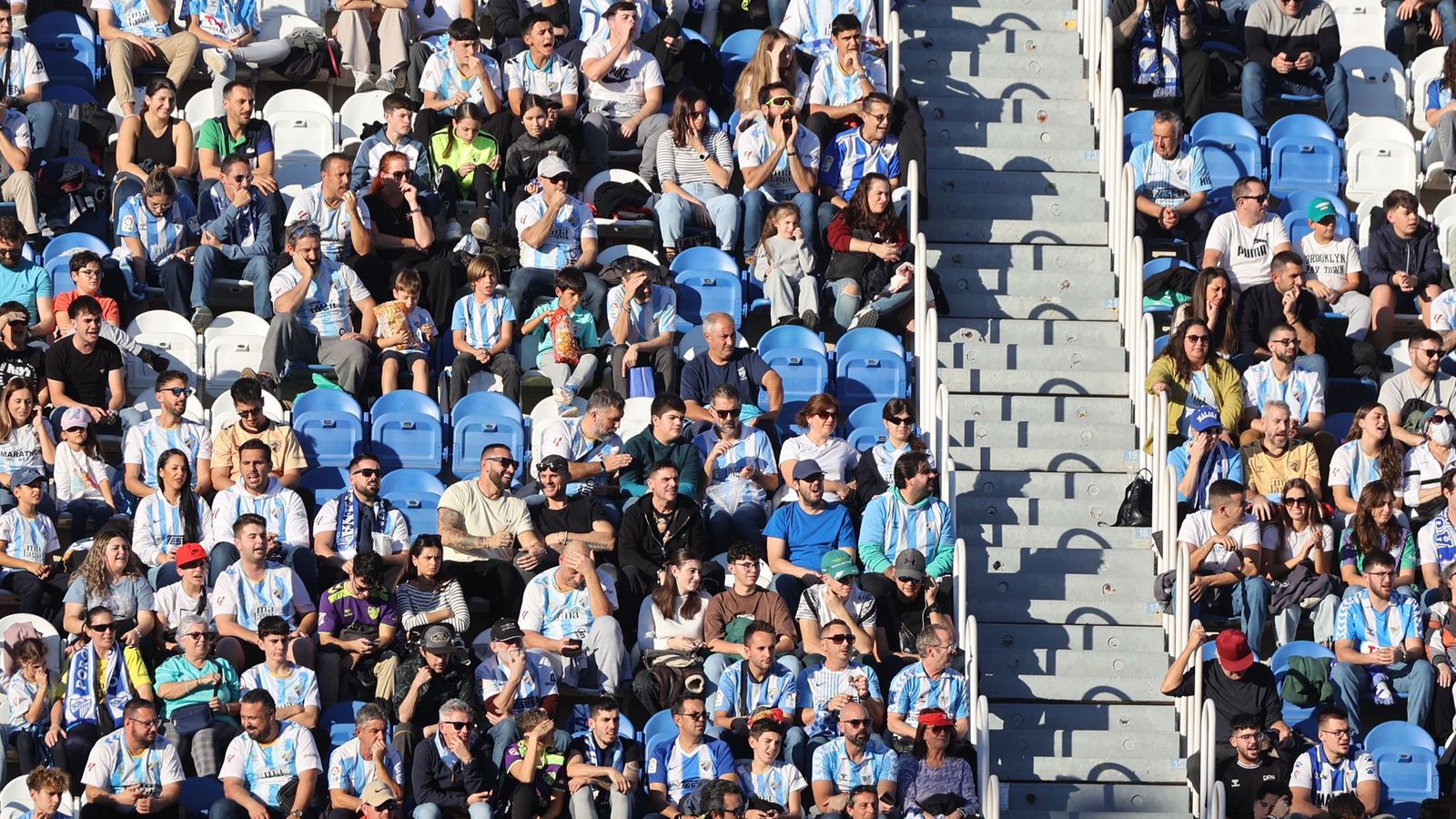 Búscate en el Málaga CF-Almería en las gradas de La Rosaleda