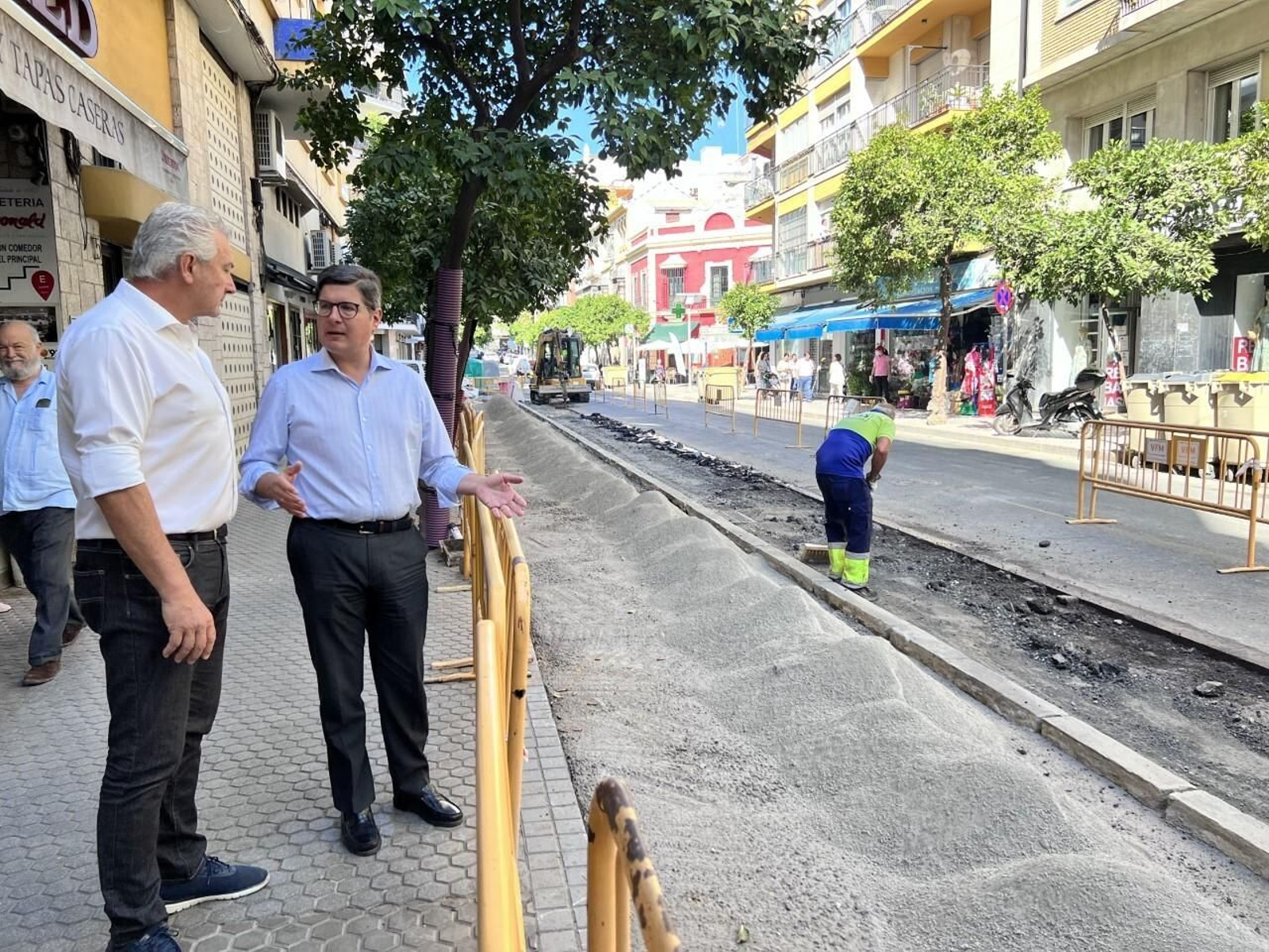 Álvaro Pimentel en la calle Canalejas, donde se han eliminado plazas de aparcamiento.