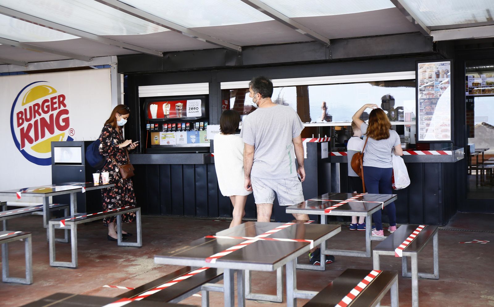 Fotos de las playas de Rincón de la Victoria: bandera verde a los bañistas