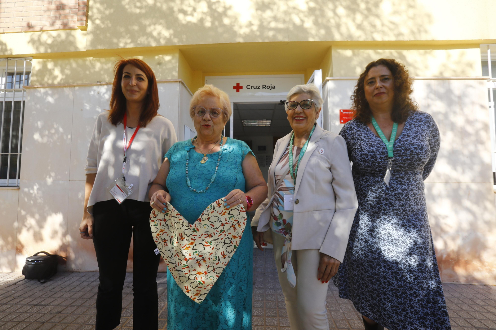 Así elaboran los cojines solidarios para luchar contra el cáncer de mama