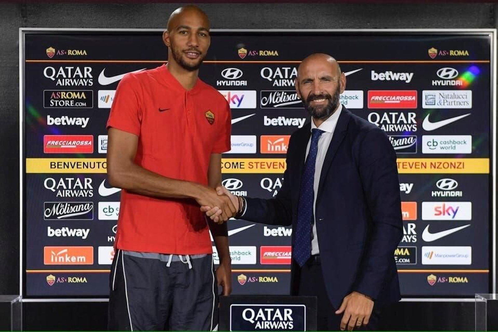 N'Zonzi y Monchi estrechan sus manos en Roma