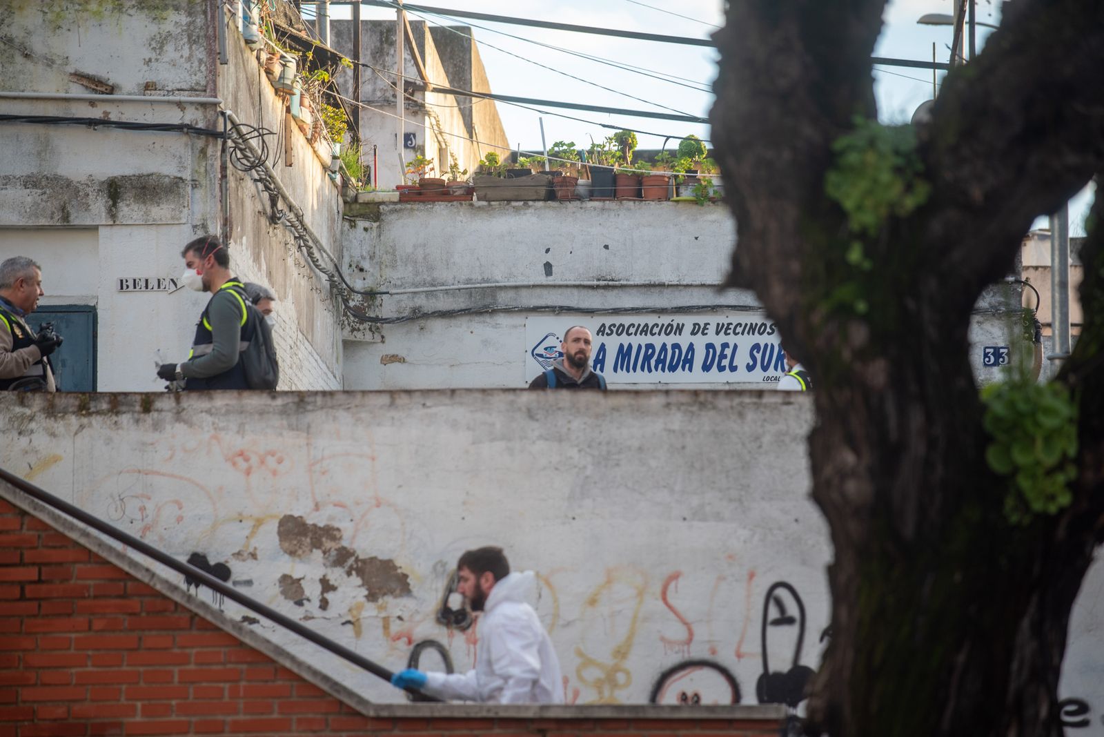 El despliegue policial en Sector Sur tras el apuñalamiento de un hombre, en imágenes