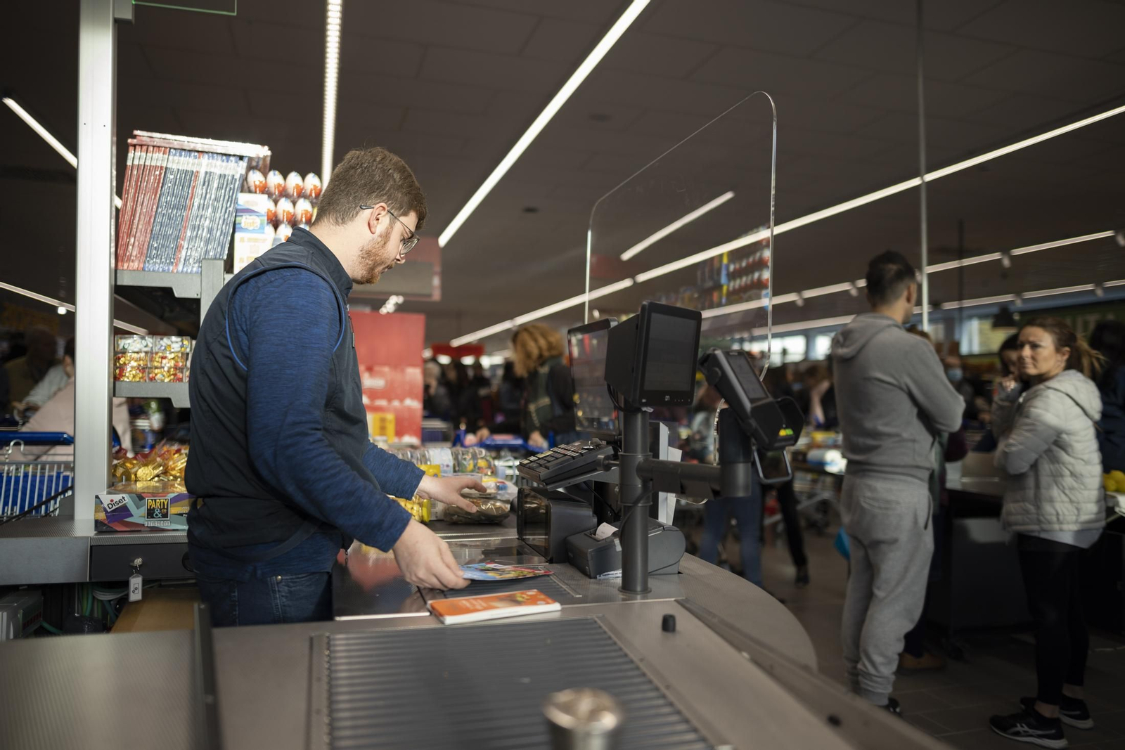 Imágenes de la inauguración del nuevo ALDI en la avenida de Andalucía
