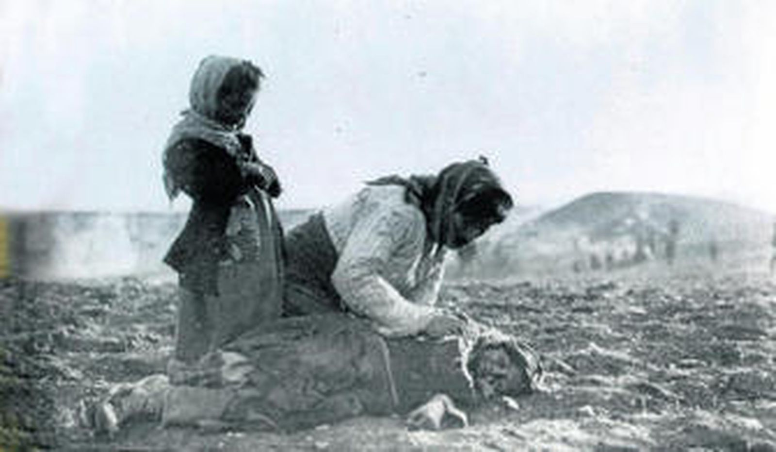 Trágica imagen del éxodo armenio, cerca de Alepo, en Siria, en la segunda década del siglo XX.
