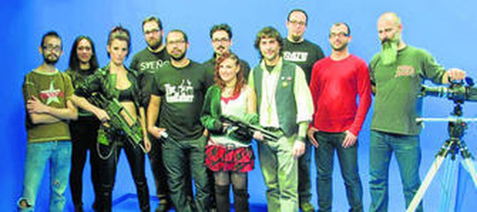 El director, Joaquín Díaz, dirige a una de sus actrices en uno de los ensayos previos al rodaje.