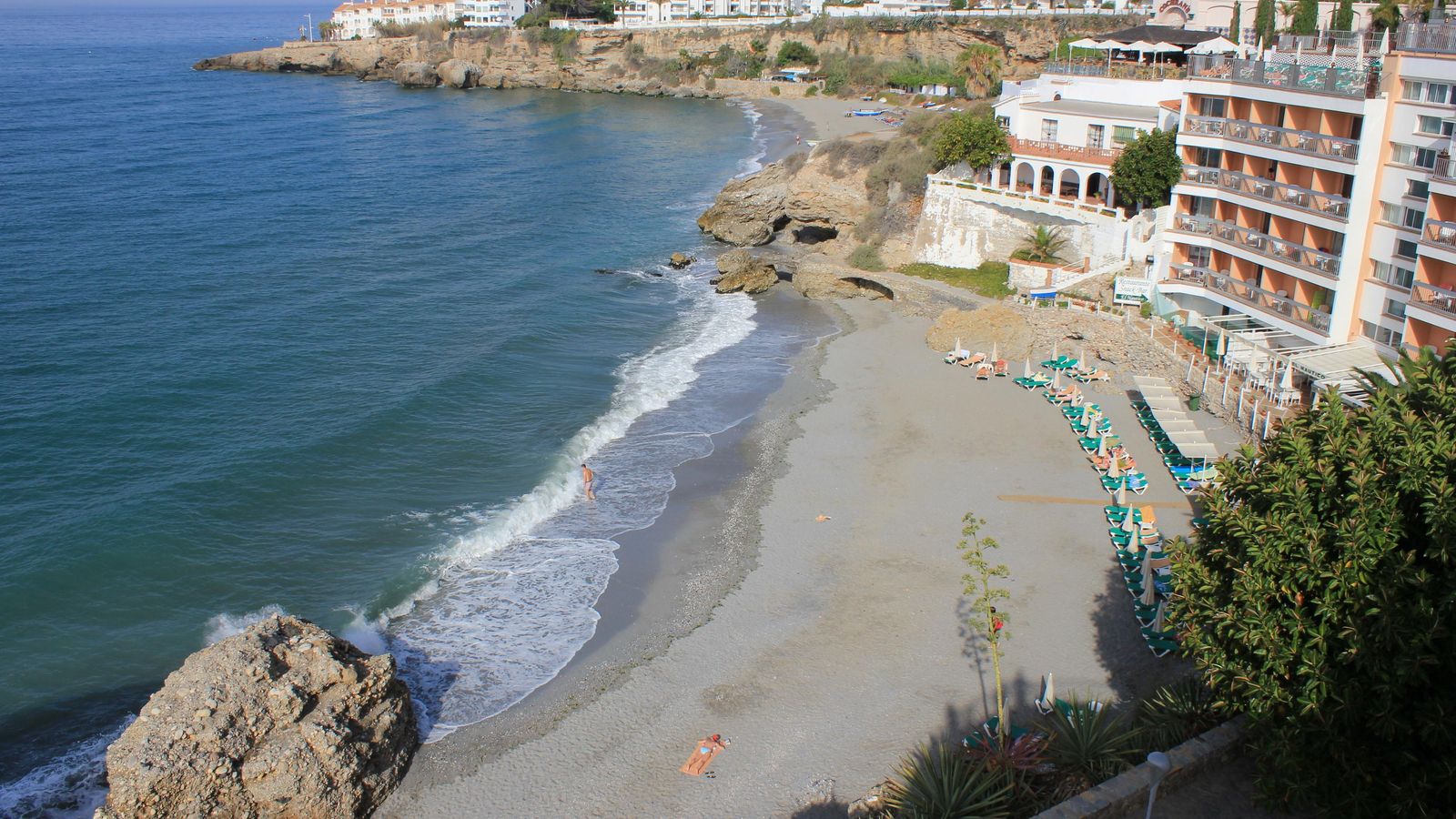 La Caletilla es una playa pública, aunque no lo parezca.