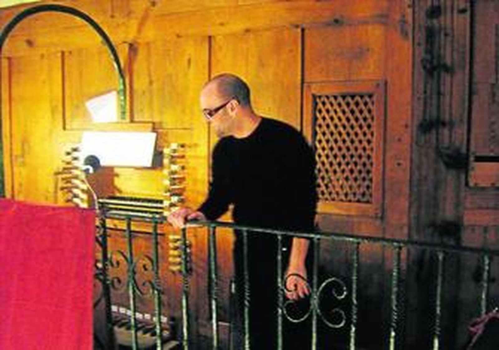 Carlos M. Motos ofreció su concierto de órgano en la Iglesia de Vélez-Rubio.