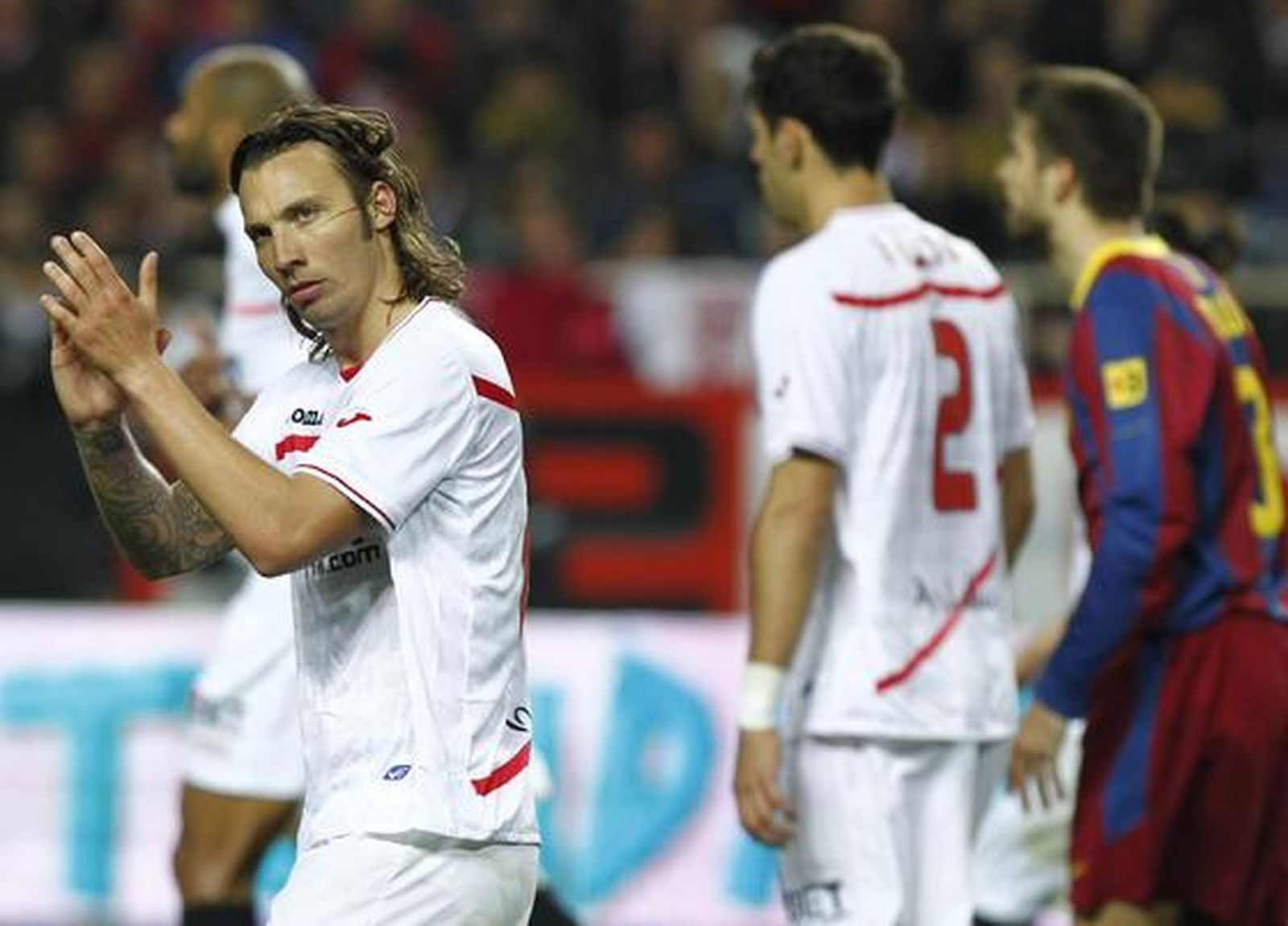 El Sevilla consigue sacar un punto ante el Barcelona en el Sánchez Pizjuán. / Antonio Pizarro