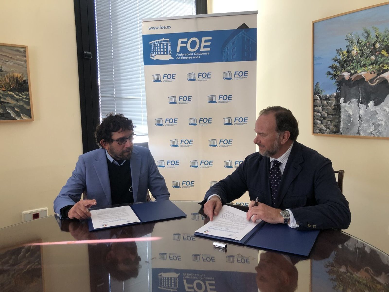 Javier Pérez y José Luis García-Palacios firman el convenio.