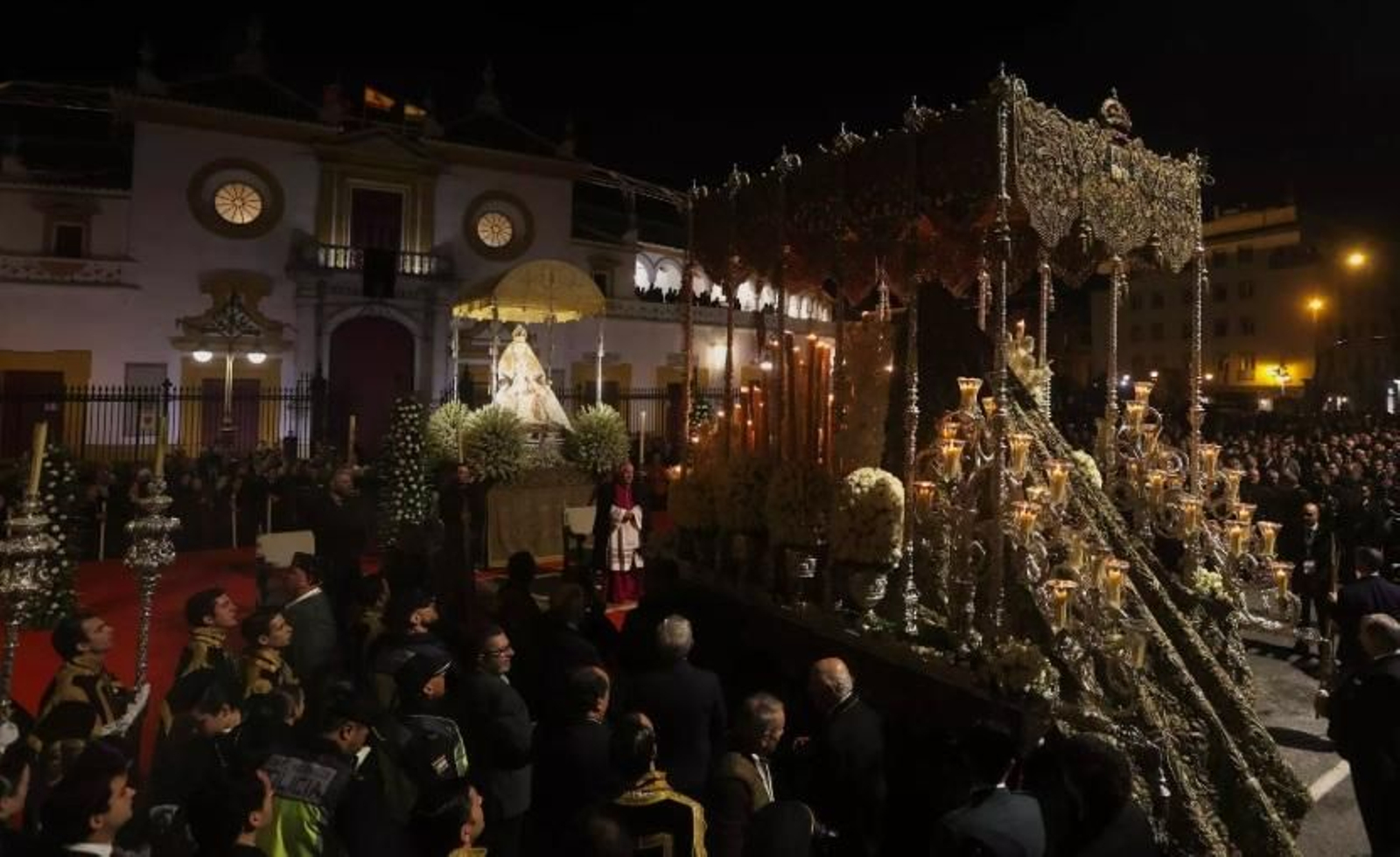 La Virgen de los Reyes presidió en el Paseo Colón una procesión para el recuerdo