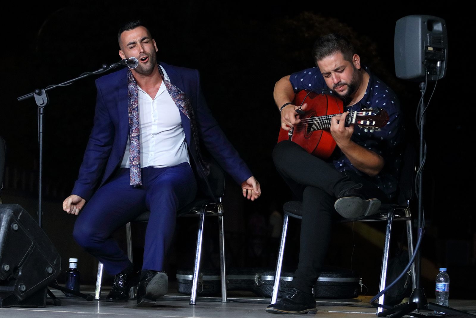 Raúl Bravo acompañado a la guitarra de David Delgado ‘Niño de la fragua’.