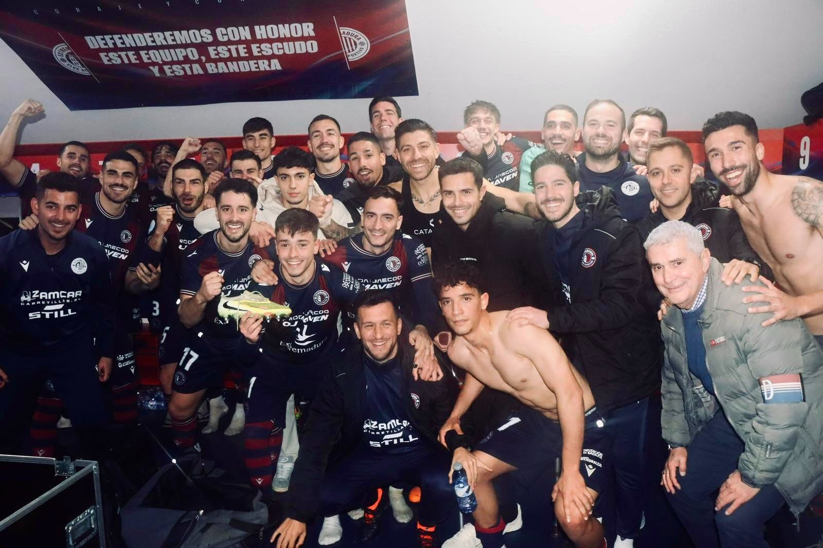 El Extremadura goleó 3-0 al Antoniano en el partido de la 22ª jornada recuperado este pasado miércoles.