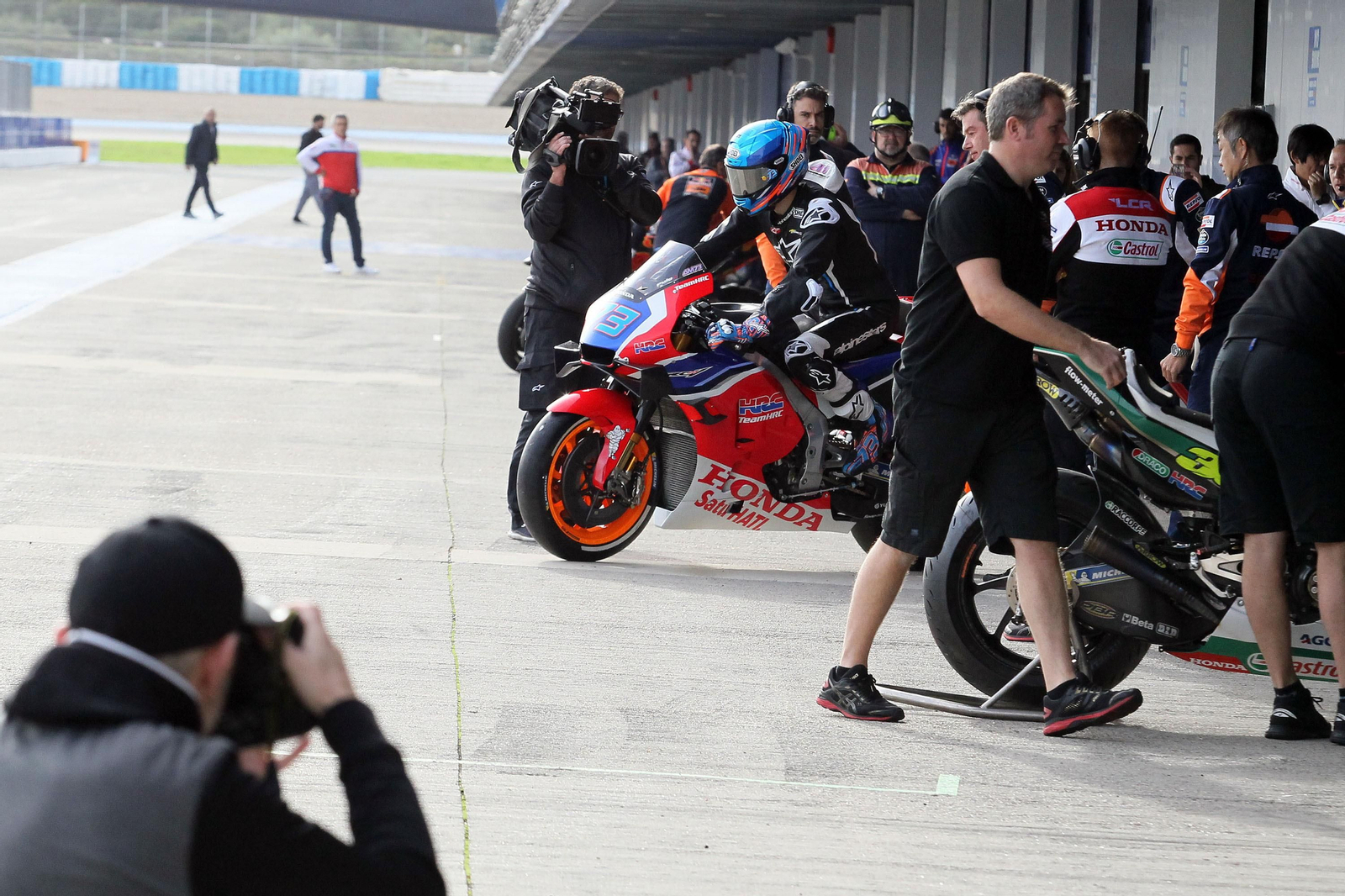 Primer día de los equipos de MotoGP en Jerez