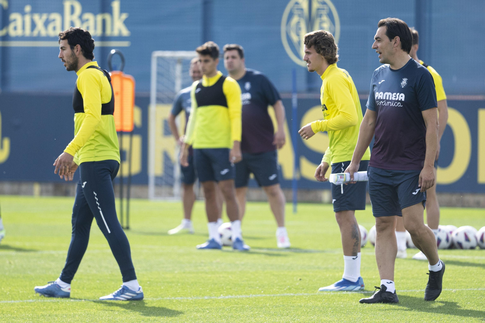Entrenamiento del Villarreal con el técnico.