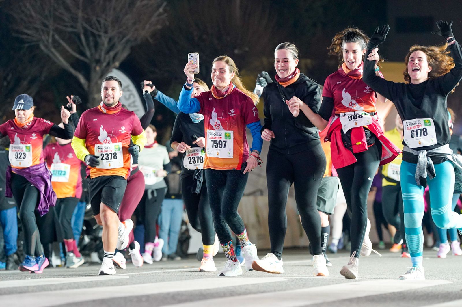En imágenes: búscate en tu llegada a meta de la Carrera de San Antón 2026 (2)