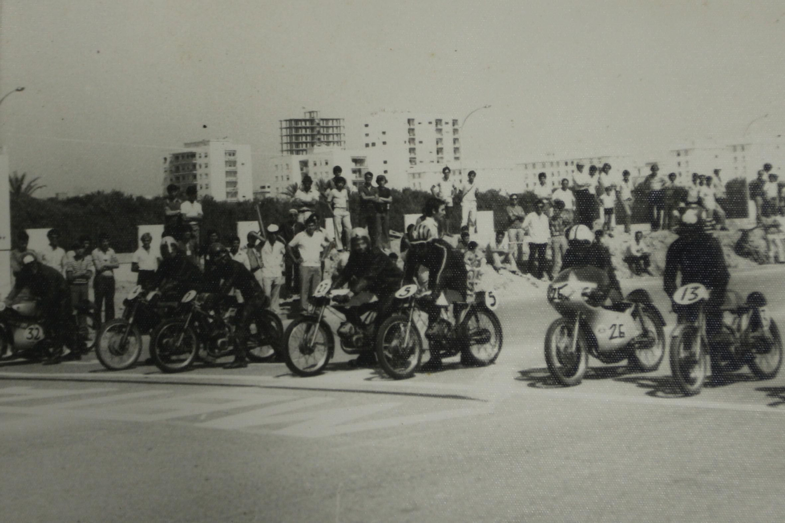 La salida de una de las pruebas celebradas en el trofeo Ciudad de La Línea de motociclismo.