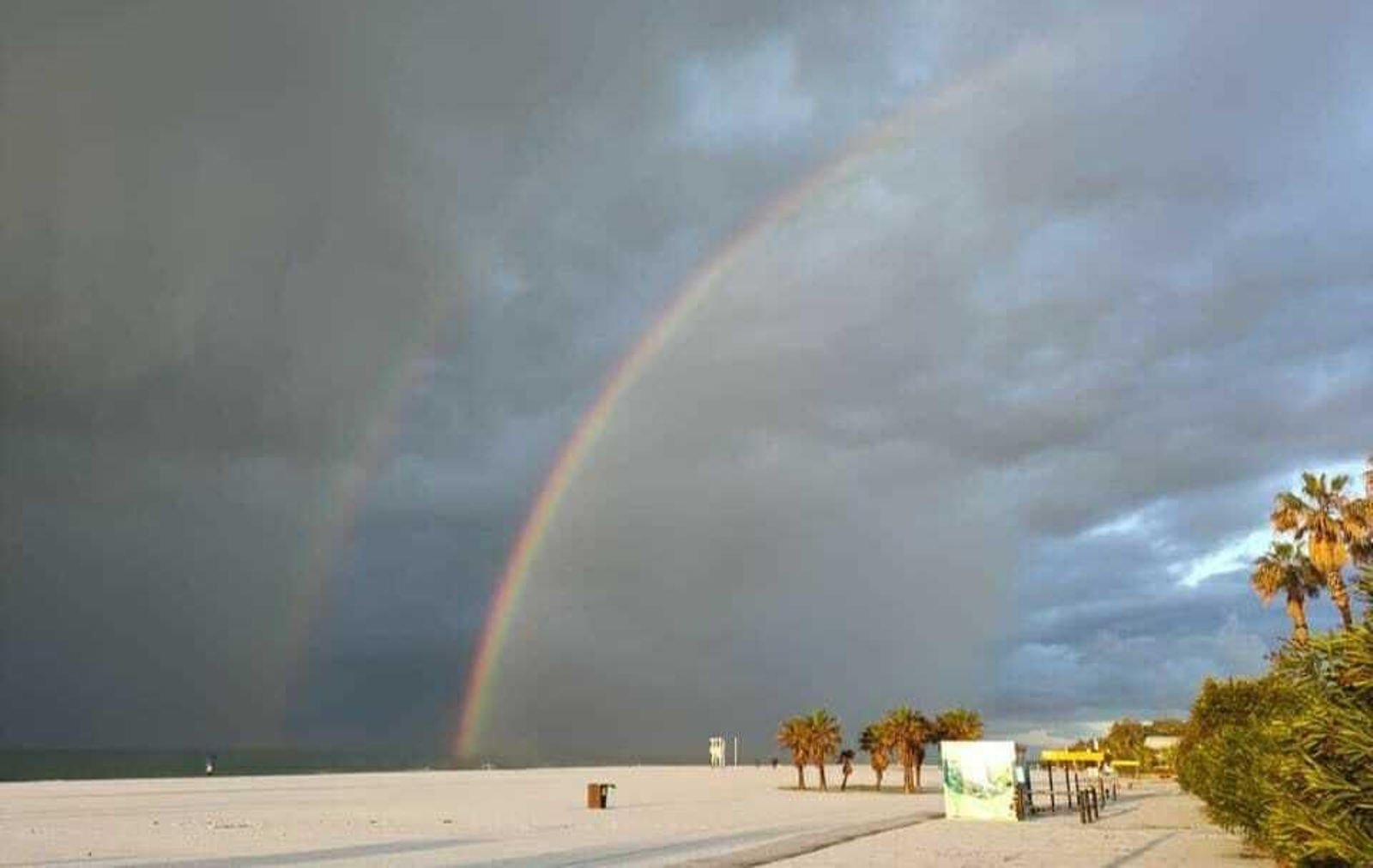 La granizada en la playa de Benajarafe, en fotos