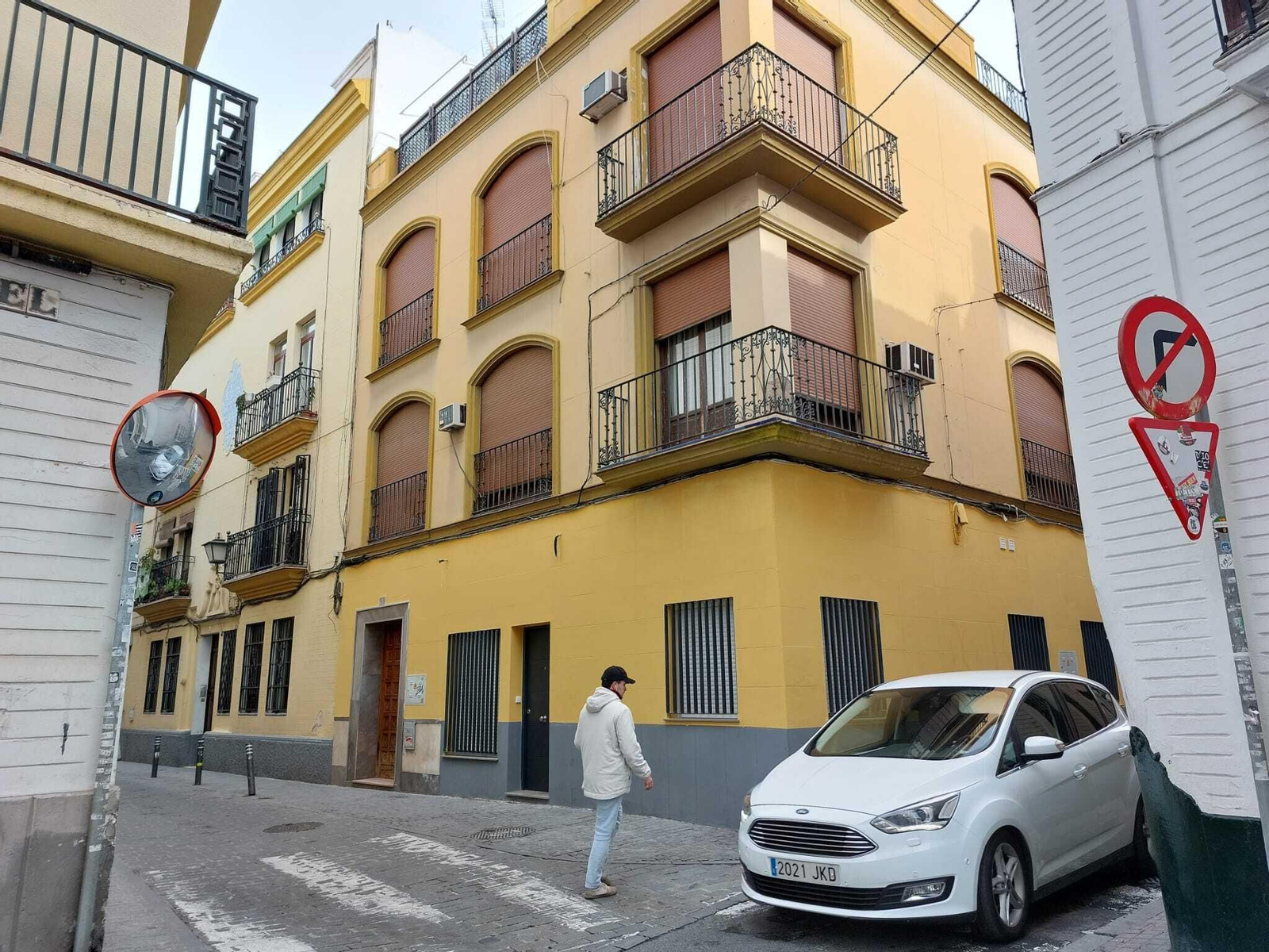 Local de Bustos Tavera recién pintado y acondicionado como vivienda turística.