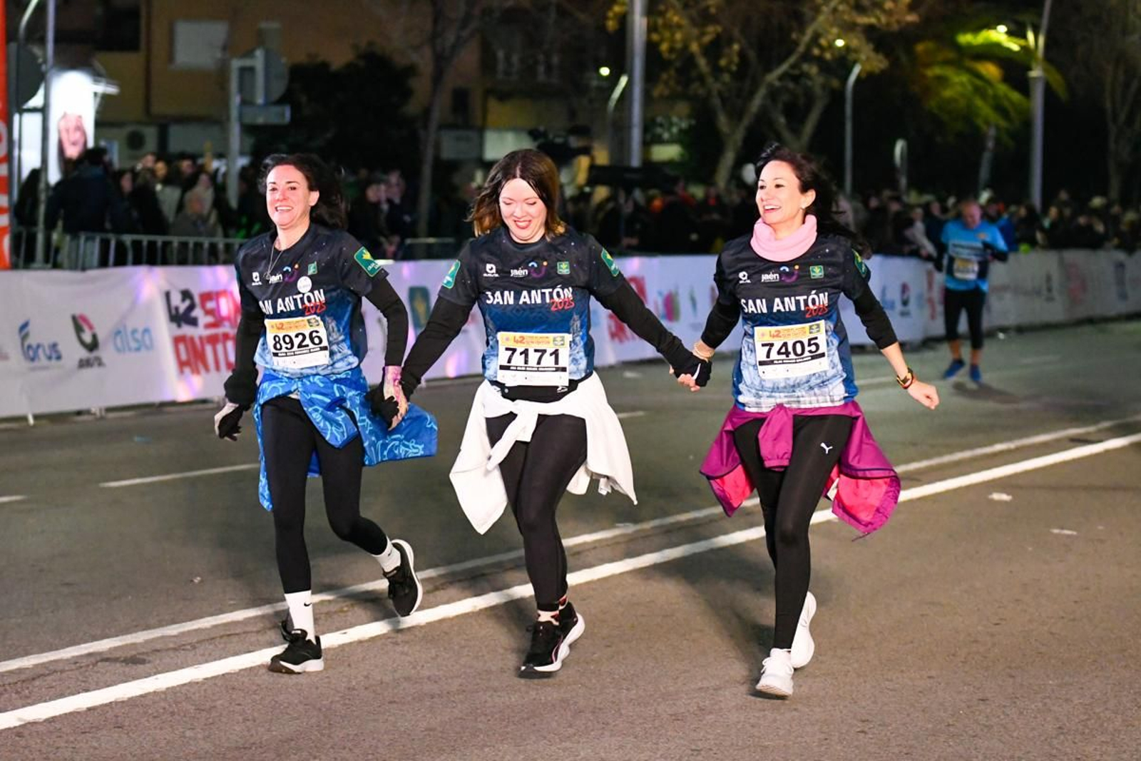 En imágenes: búscate en tu llegada a meta de la Carrera de San Antón 2025 (12)