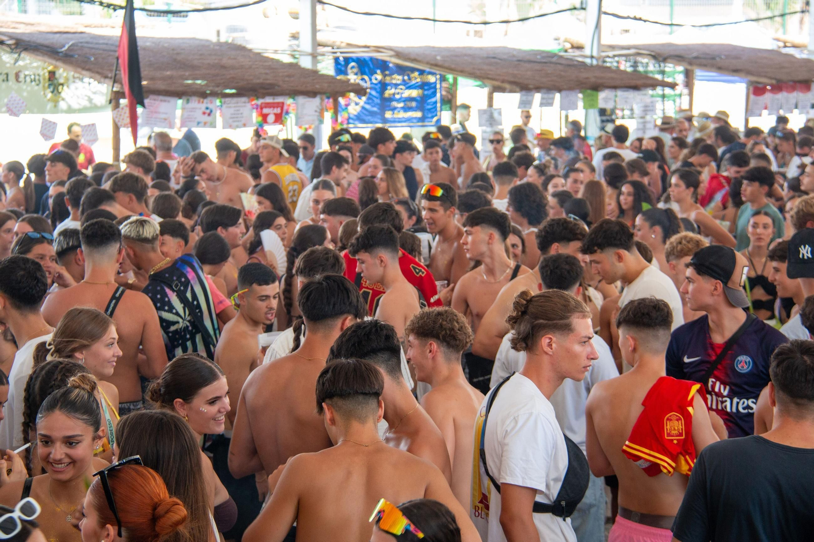 Así se han inaugurado las celebraciones más esperadas del verano en la Costa Tropical de Granada: las mejores fotos