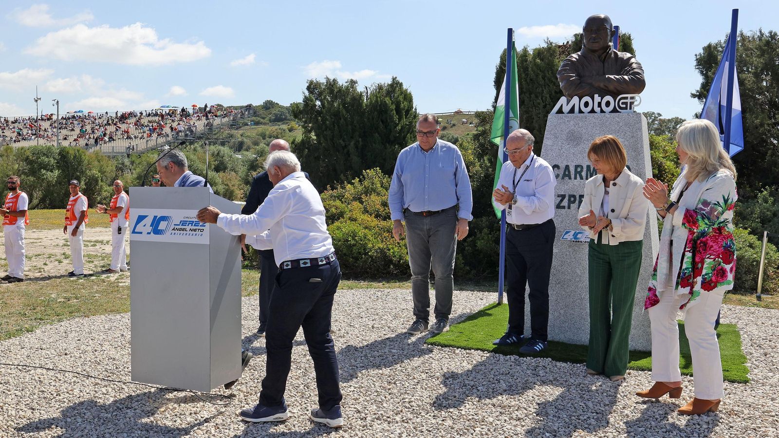 Inauguración del monumento a Carmelo Ezpeleta en el Circuito de Jerez - Ángel Nieto