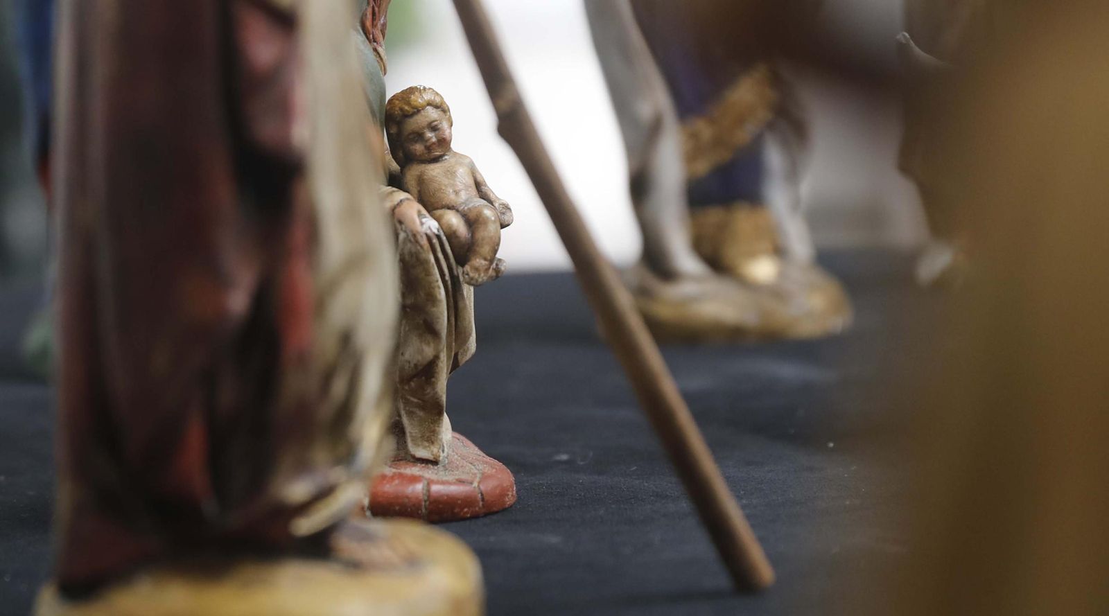 Hilos de Navidad: Las tejedoras de Recrearte llenan el Museo Municipal de Algeciras con las decoraciones en coché