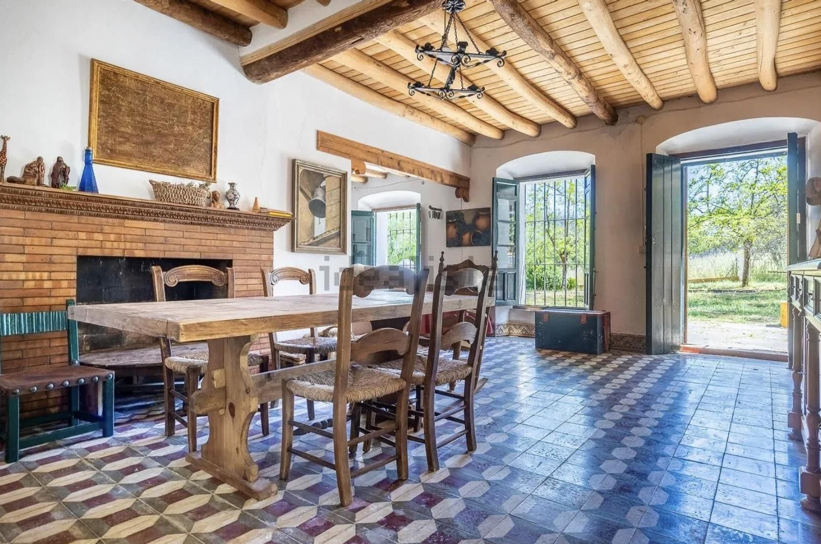 Así es el exclusivo cortijo que se vende en un pueblo de Huelva: Tiene una cascada y cuesta casi un millón de euros