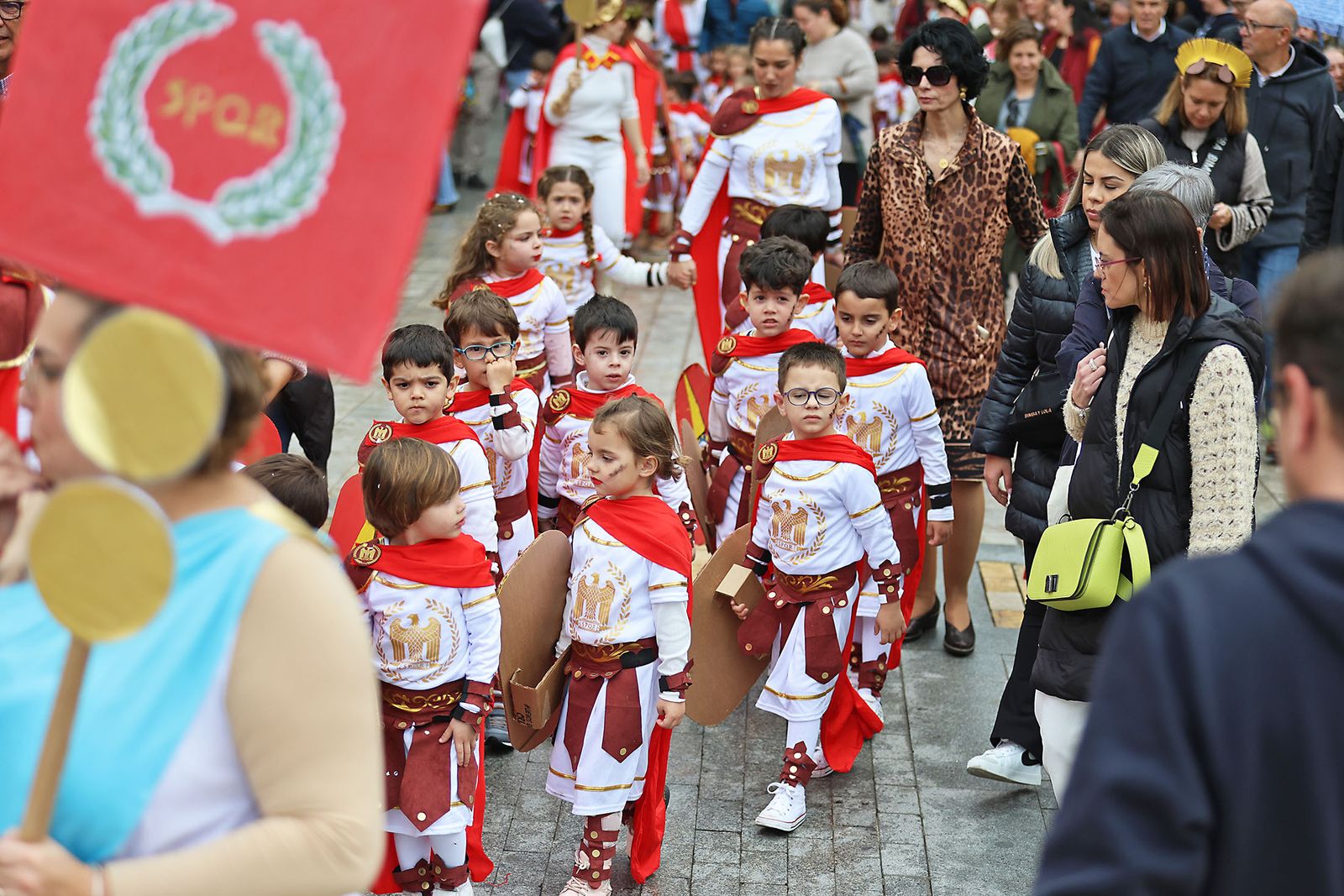 Imágenes del desfile “Un paseo por la historia”  de los niños del colegio Funcadia de Huelva
