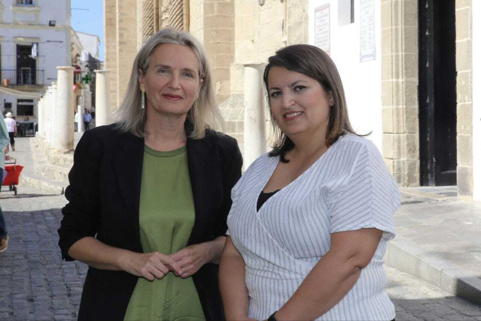 La vicepresidenta de la Flampa, Patricia Cristo, con Lola Campos.