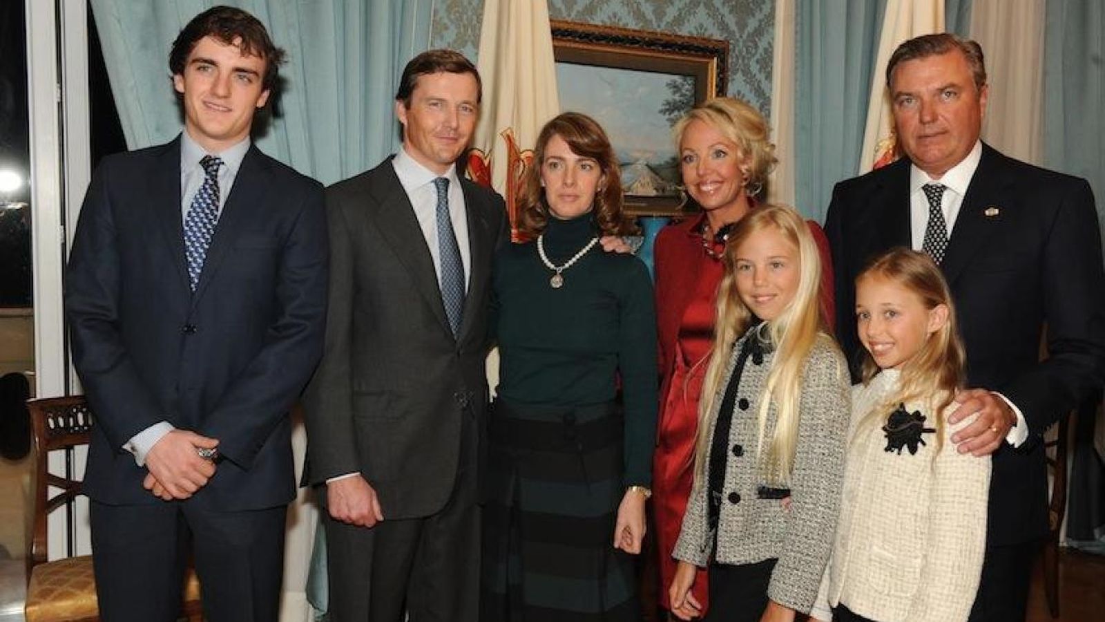 Jaime, de joven, con cuatro de sus siete hermanos y sus padres.