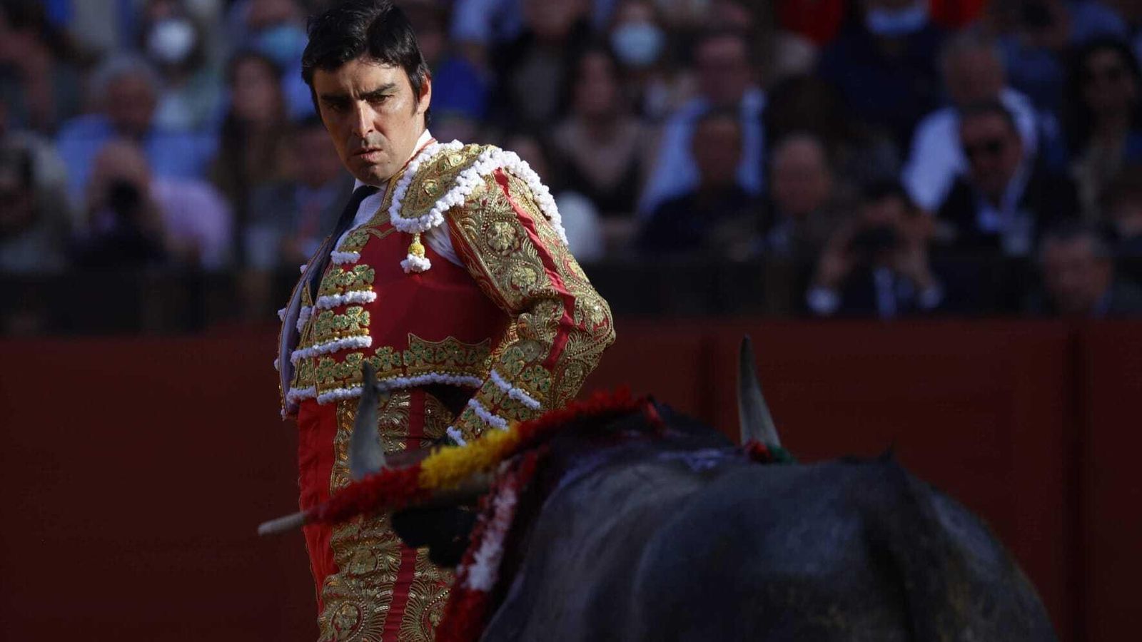 Miguel Ángel Perera con el segundo toro de la tarde.