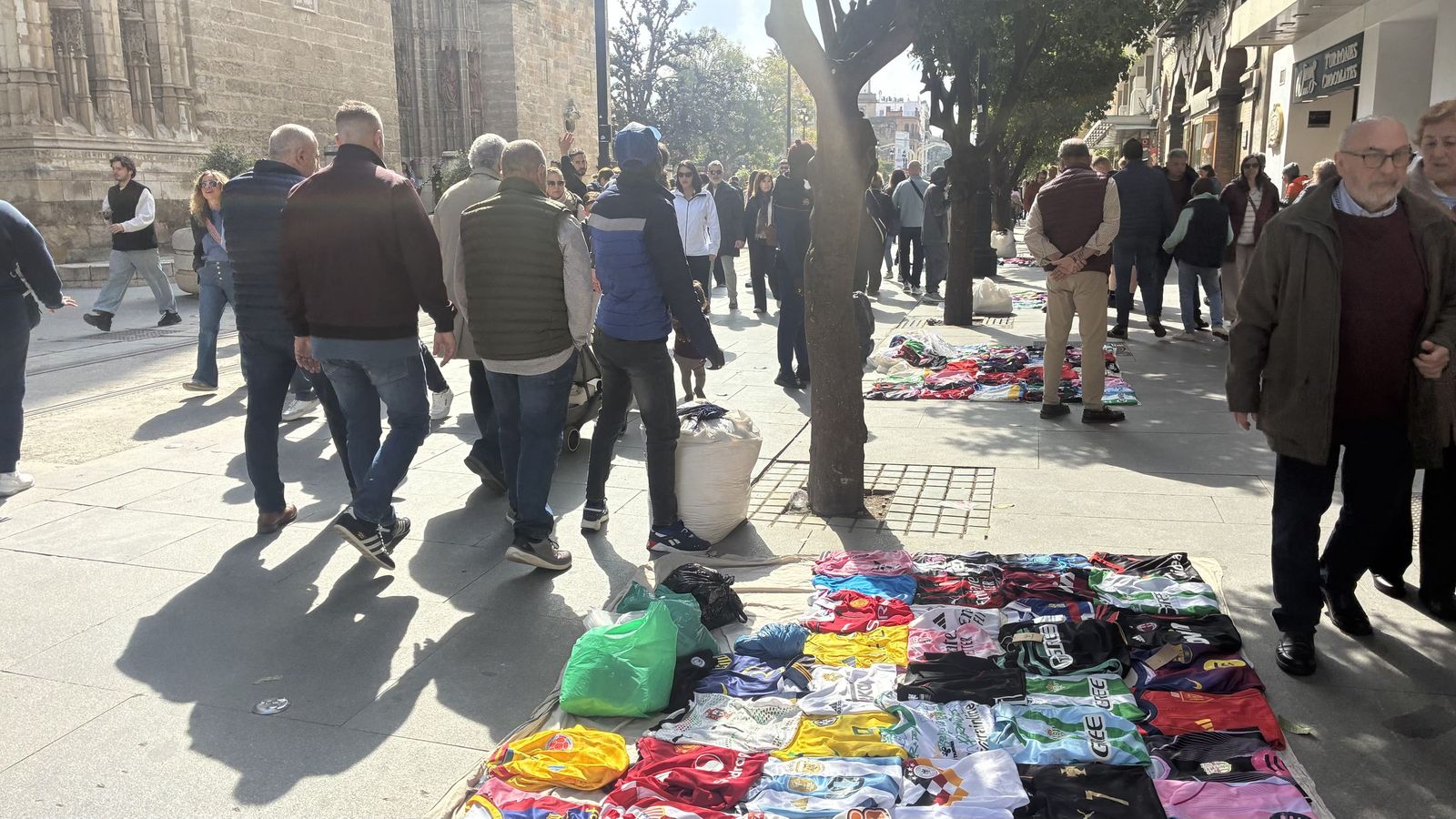 Imagen de la Avenida de la Constitución a mediodía de ayer.
