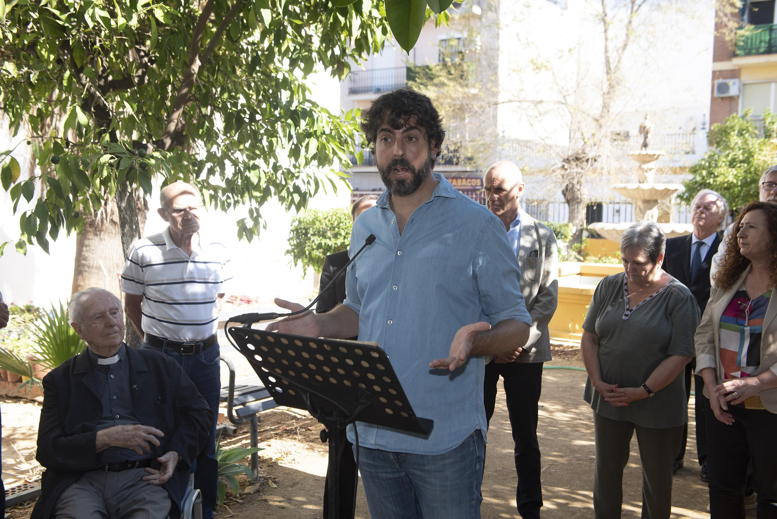 Las imágenes de la inauguración de los jardines del párroco D. Pedro Ybarra