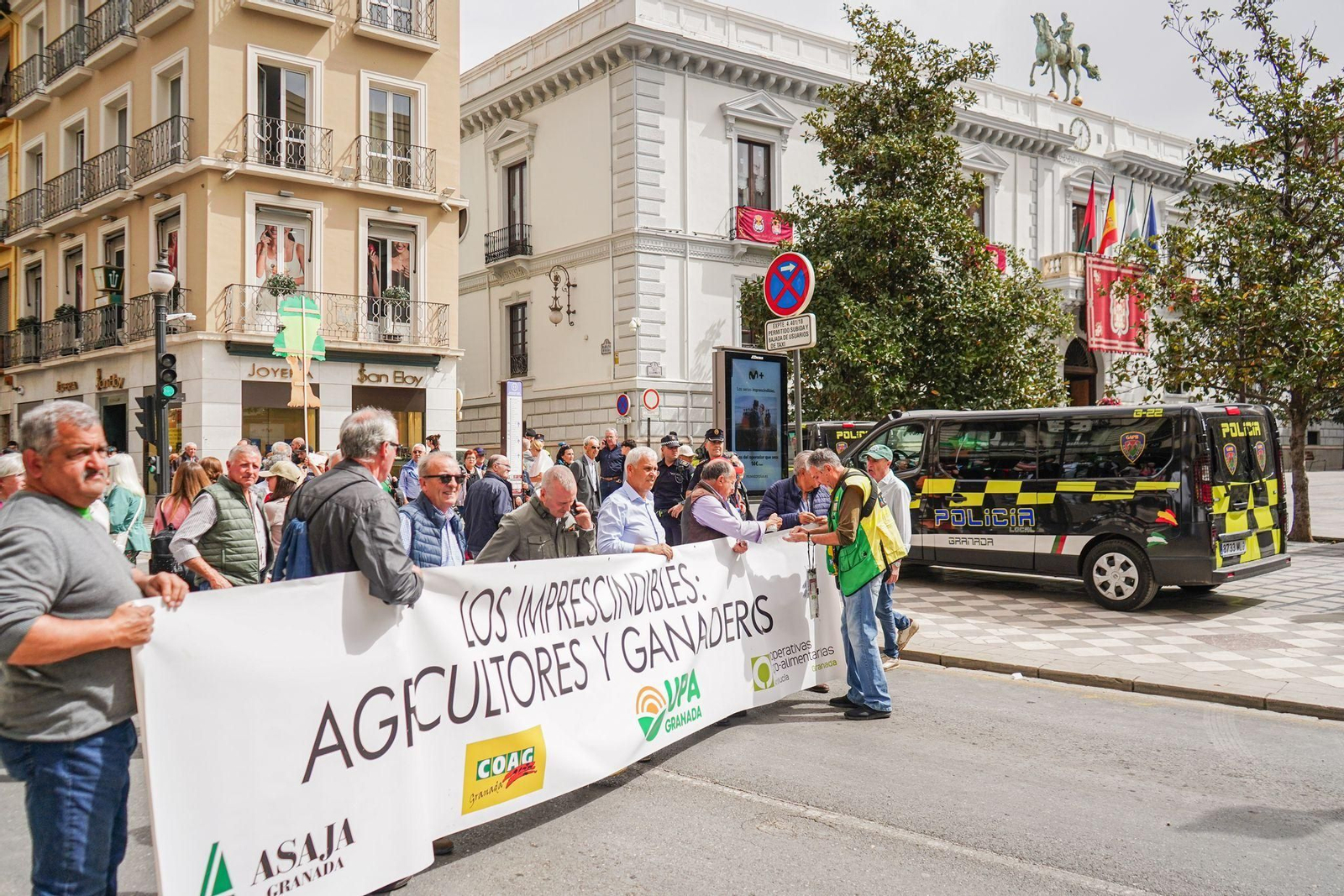 Las mejores fotos de la tractorada de Granada de este Viernes de Dolores