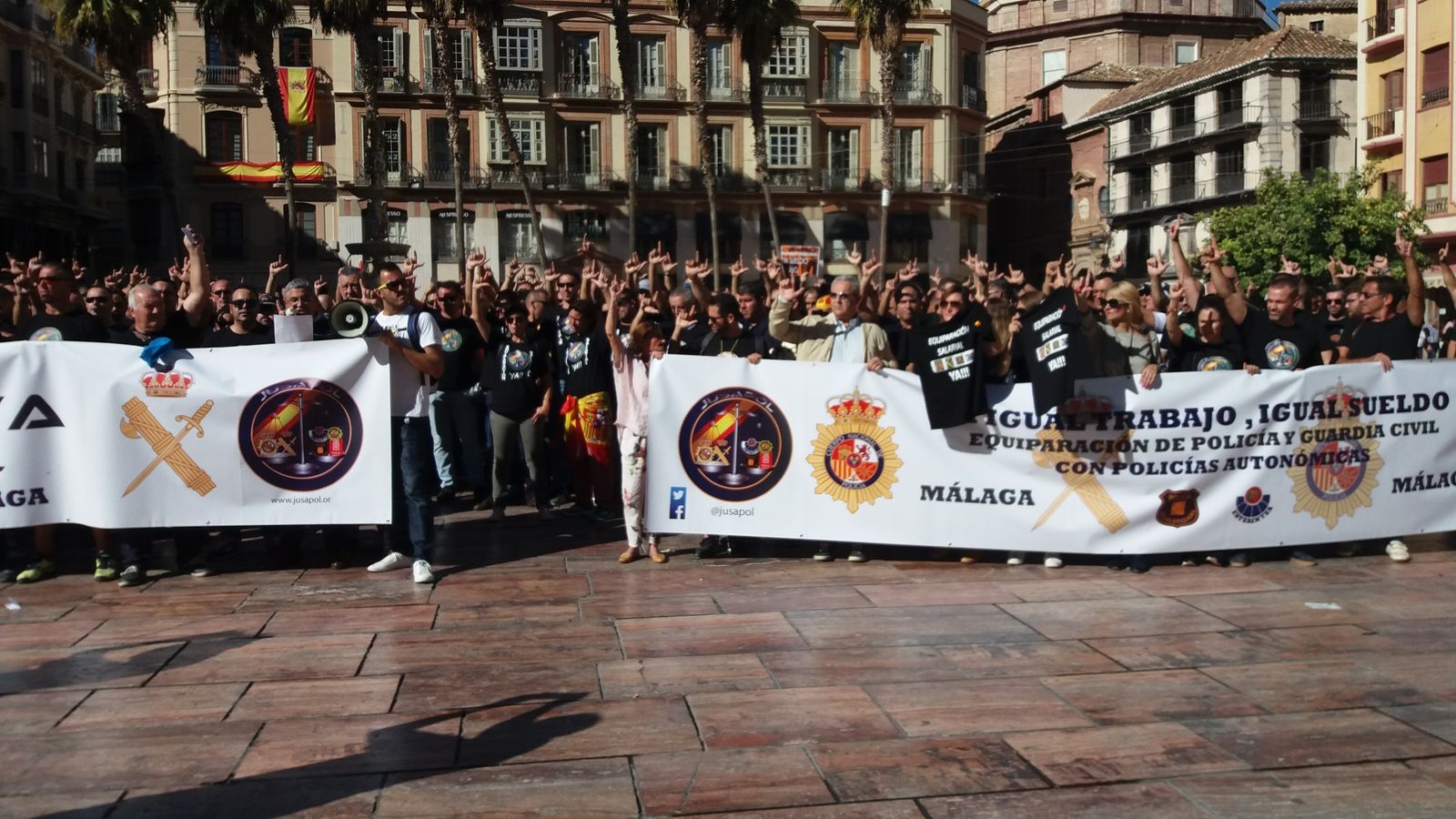 Concentración, esta mañana, en la Plaza de la Constitución