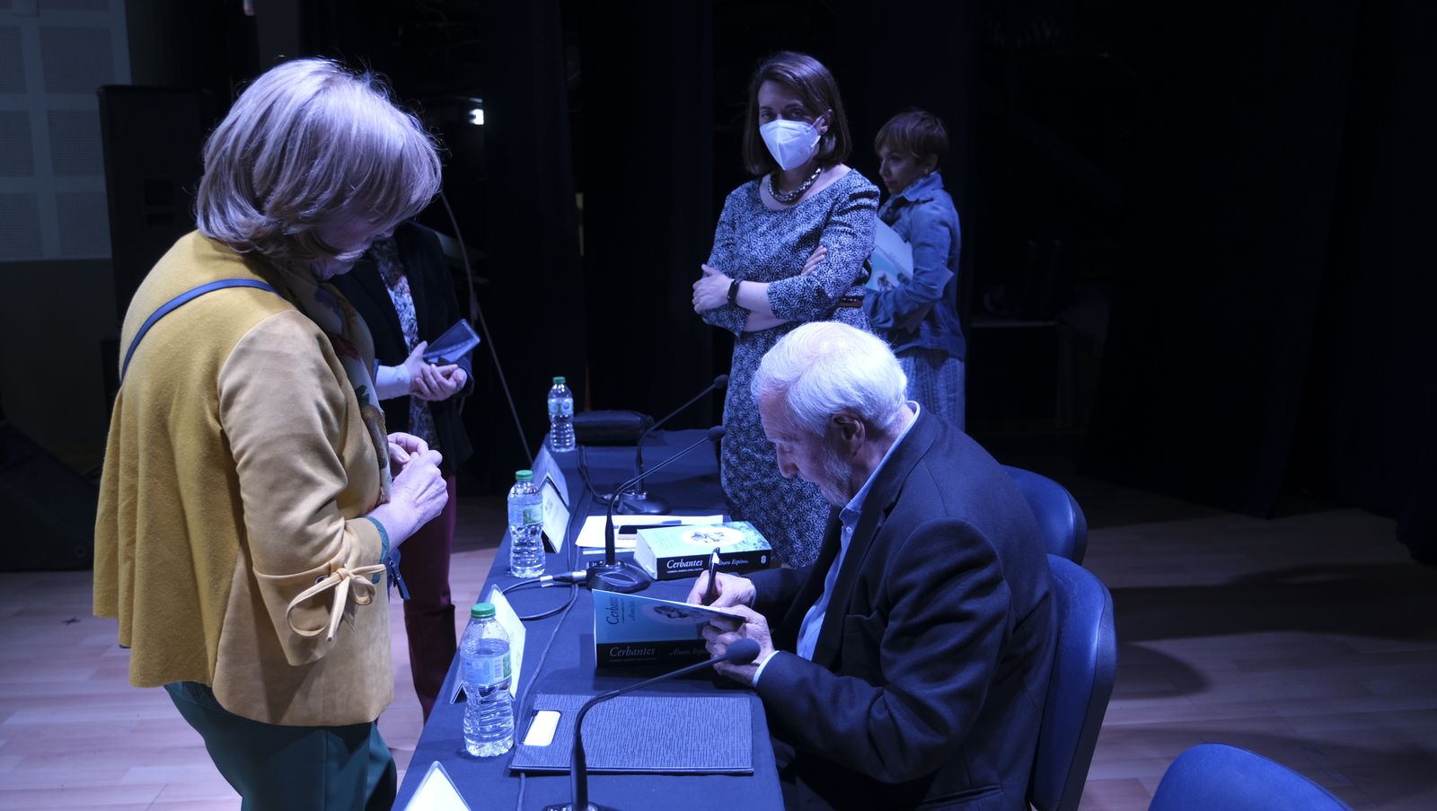 Imágenes del Diario de los Libros, con el escritor Álvaro Espina. Almería.