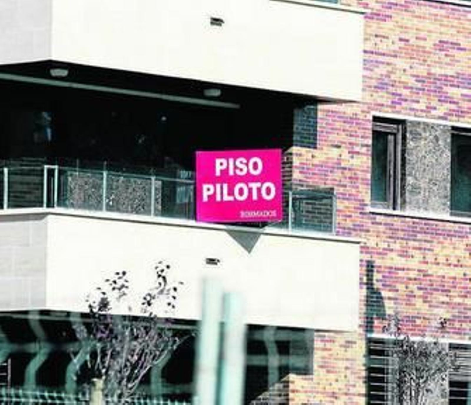 Un bloque de pisos de reciente construcción.