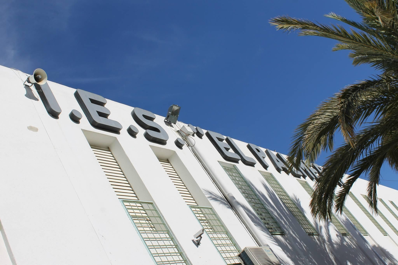 El IES El Palmeral ha emitido un comunicado sobre la agresión sufrida por uno de sus alumnos.