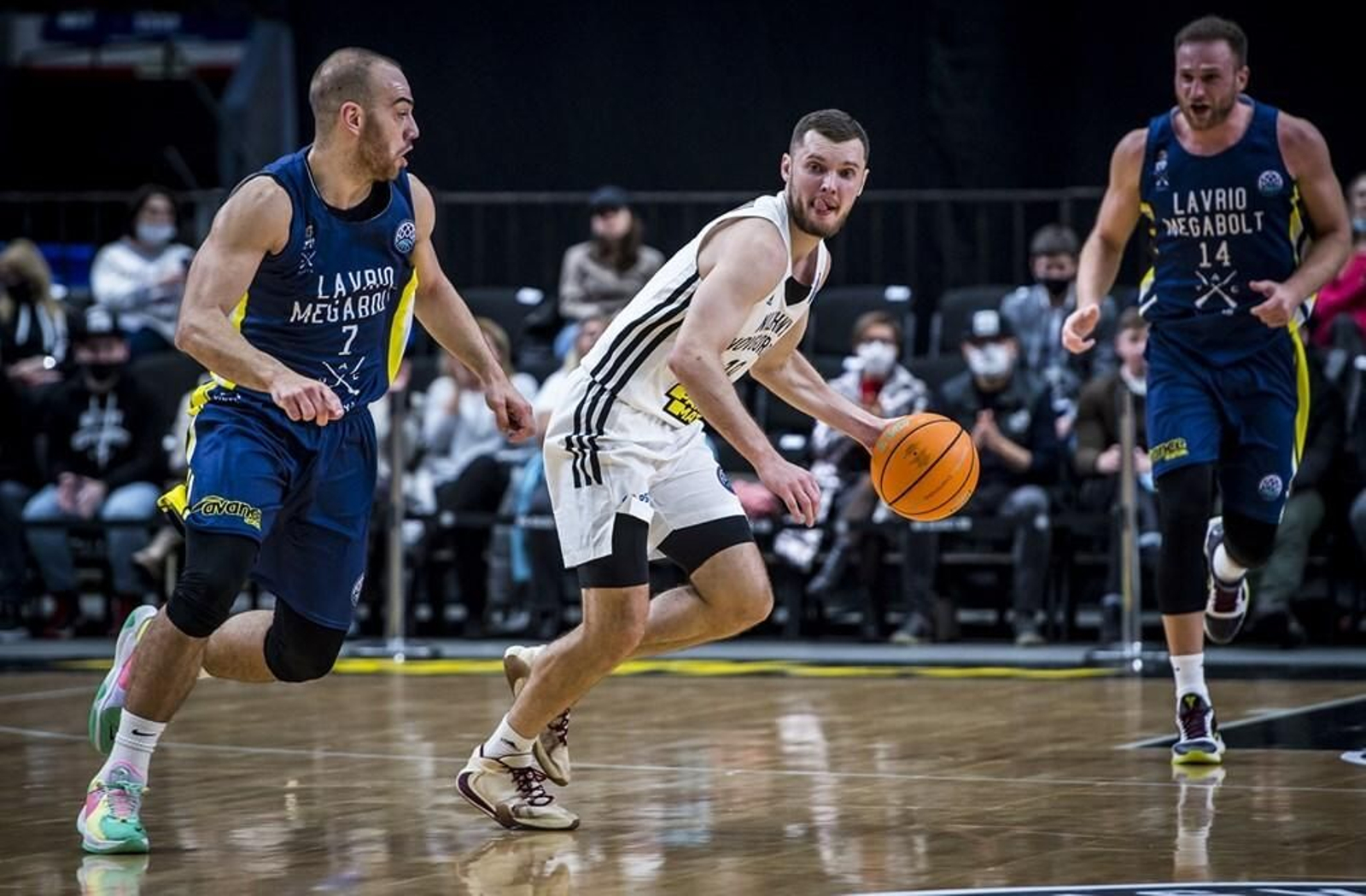 Strebkov, ante Mouratos.