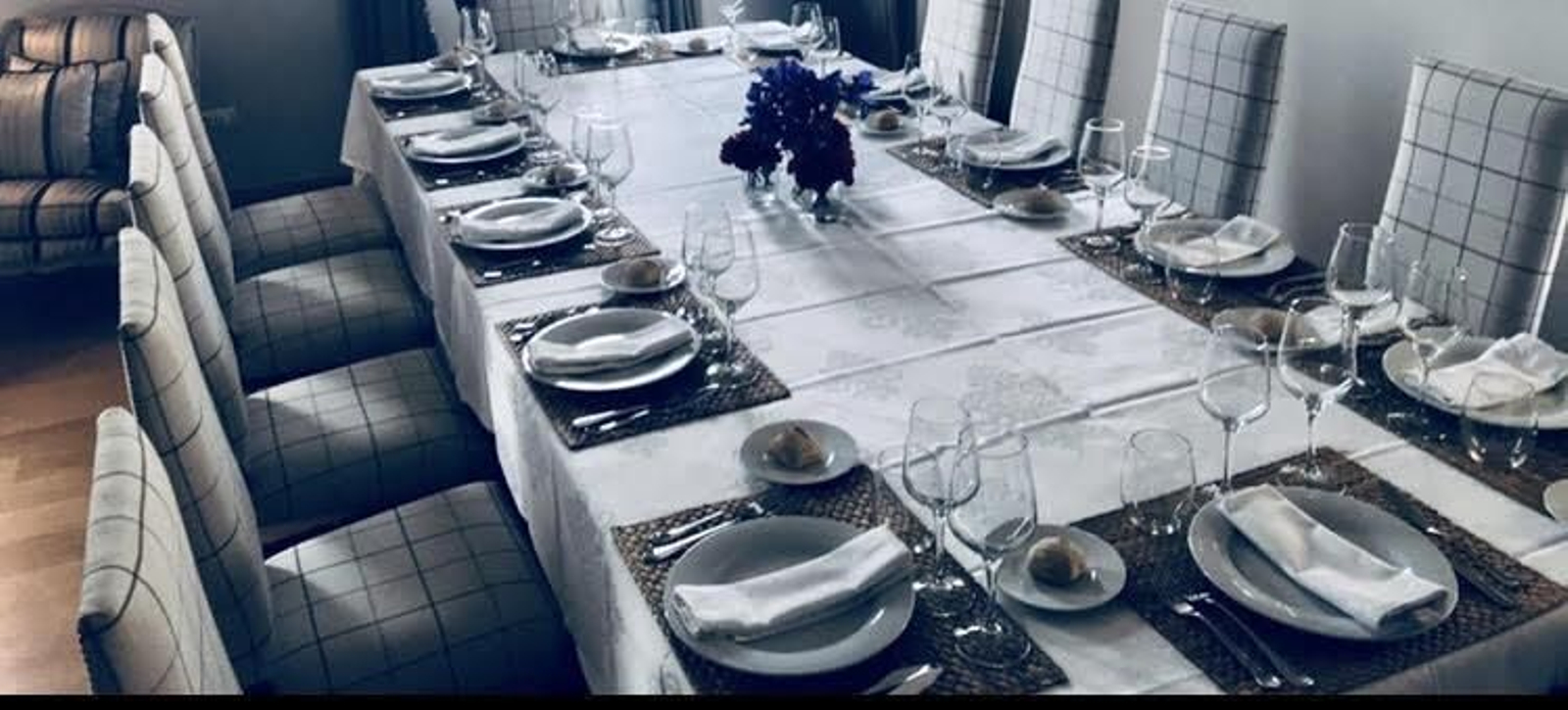 La mesa de la primera cena de Feijóo como presidente del PP andaluz