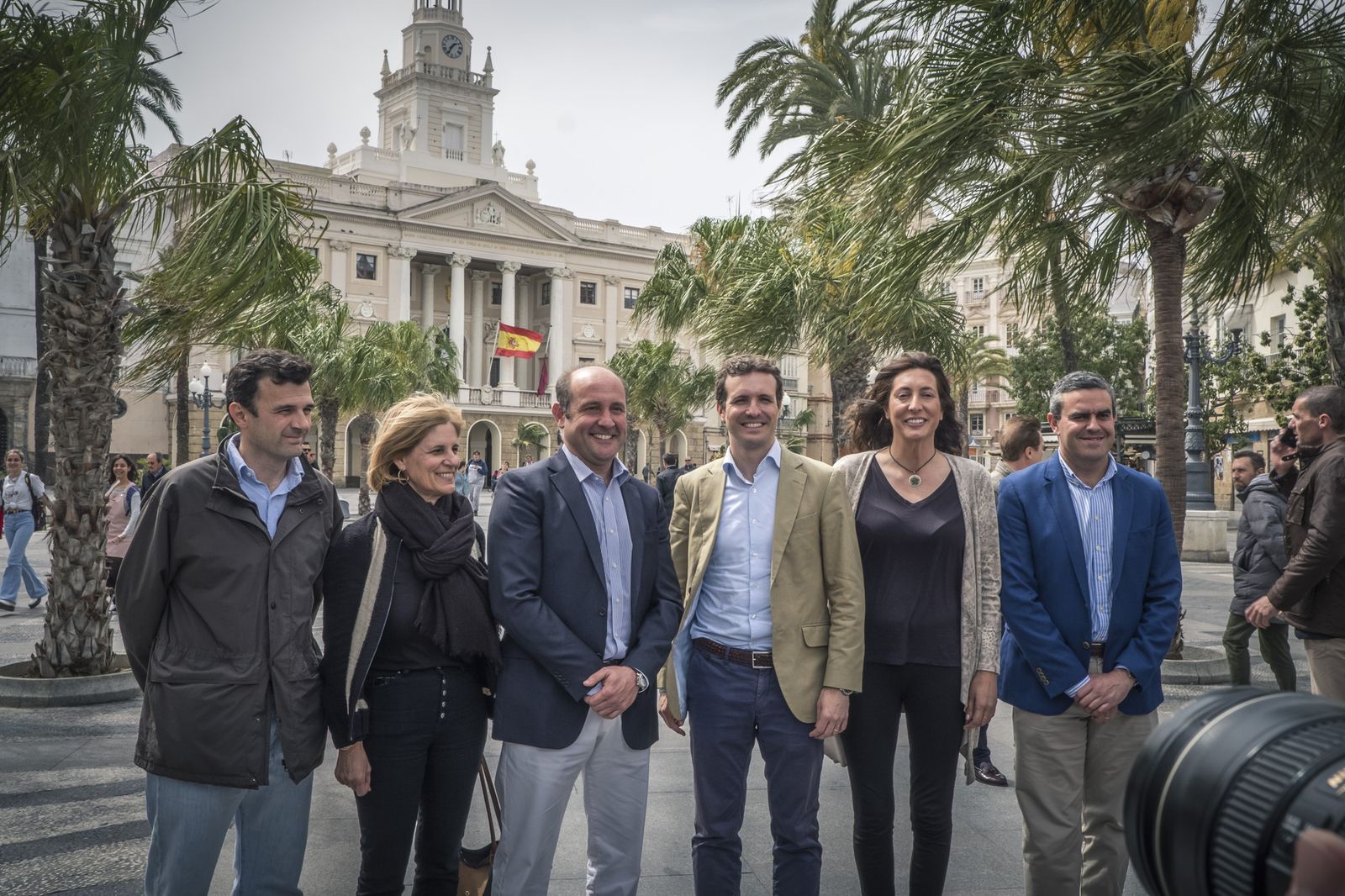 Pablo Casado de paseo por Cádiz.