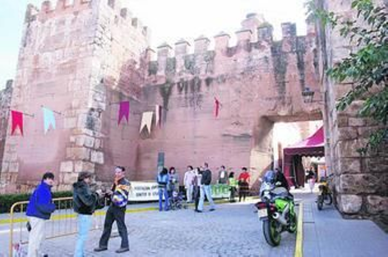 Una de las entradas de la muralla de Niebla.