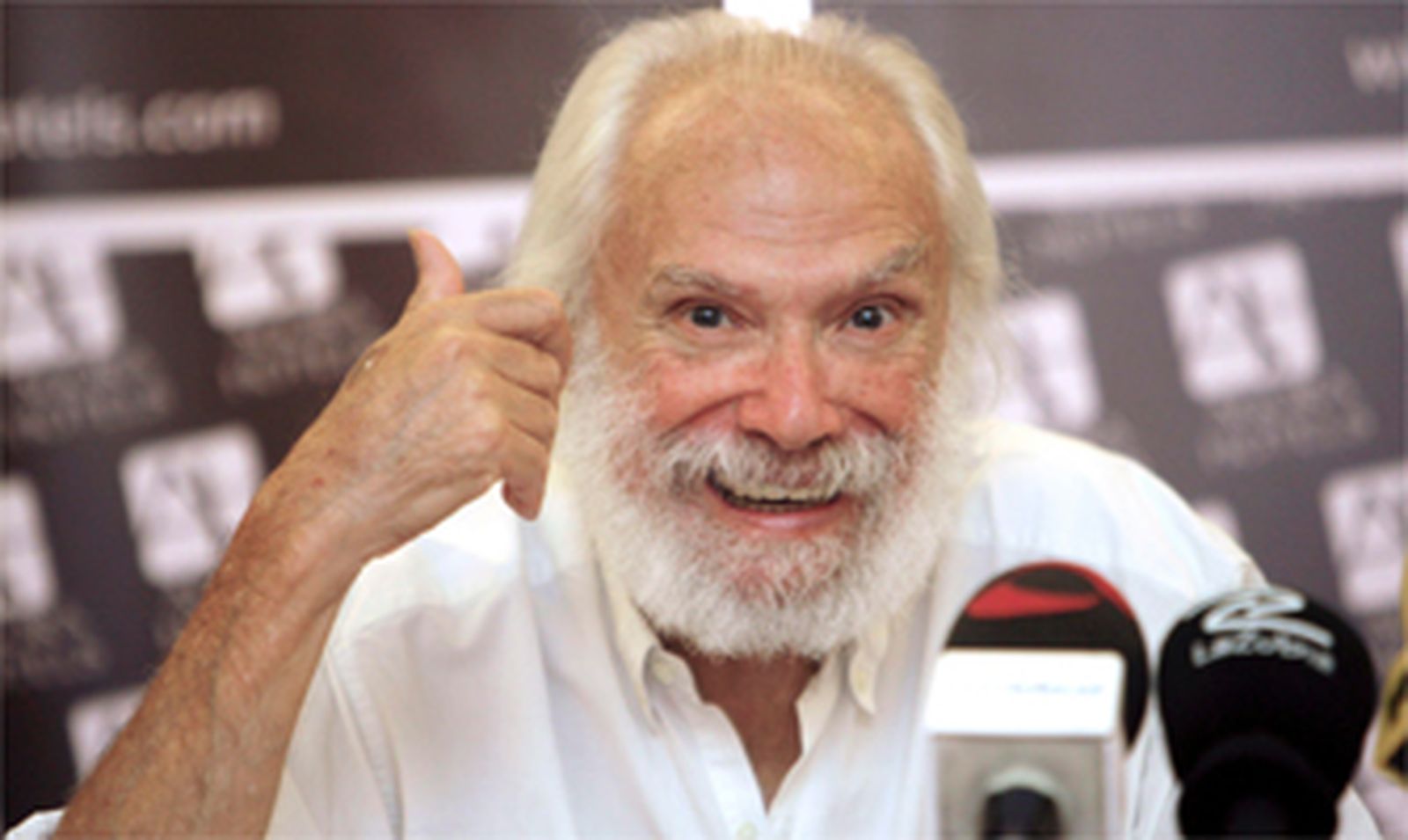 Moustaki: "Mis letras tienen el sello musical de mi vagabundeo por el mundo"