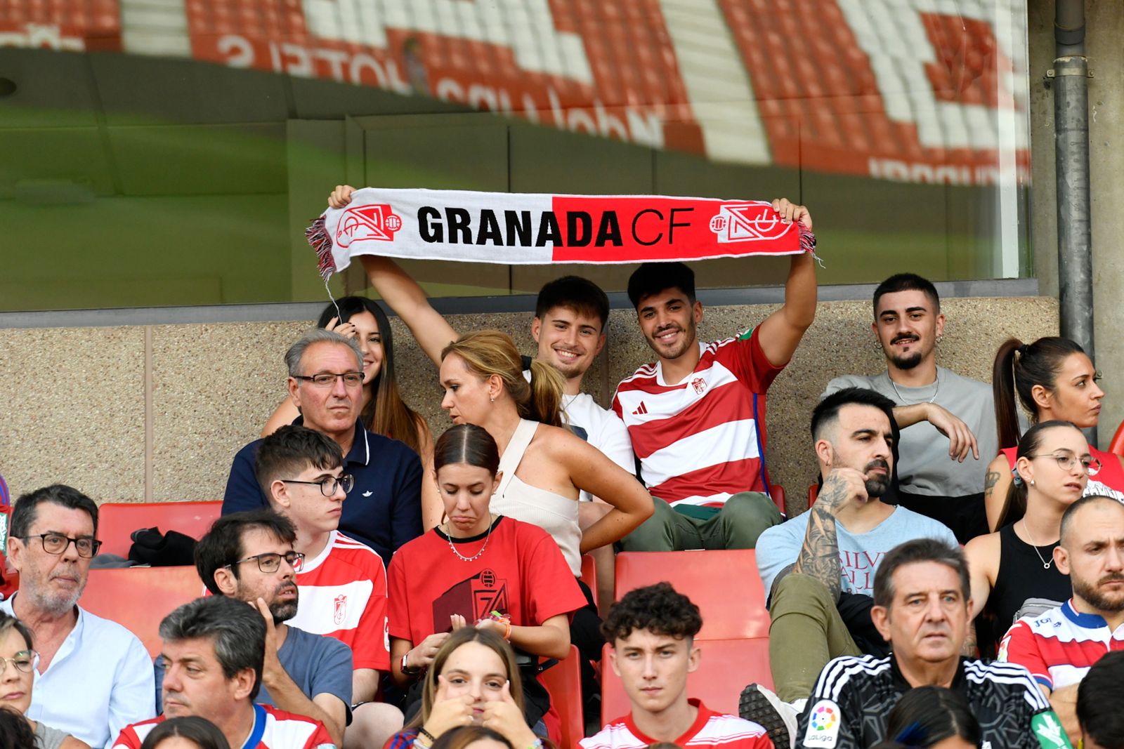 Encuéntrate en las gradas de Los Cármenes en el partido del Granada CF femenino