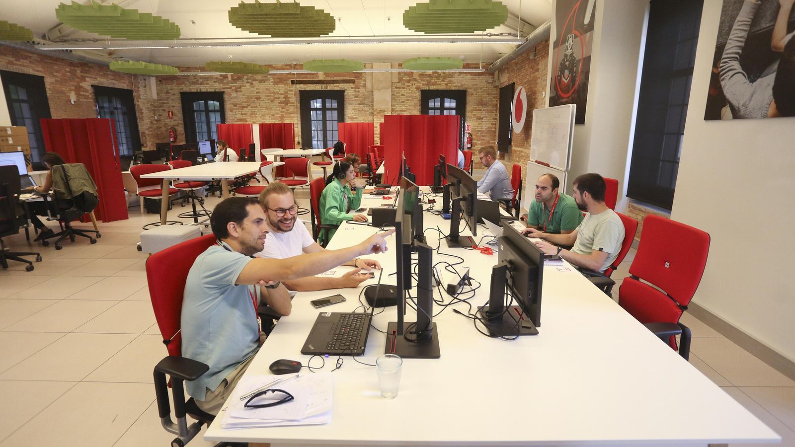 La plantilla combina talento local e internacional