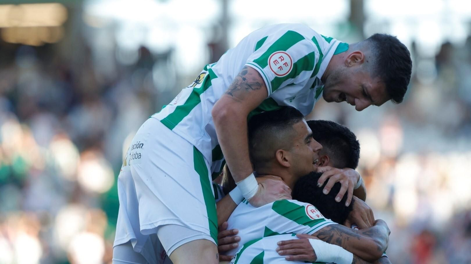 Los jugadores del Córdoba CF celebran uno de sus tres goles al Atlético Sanluqueño. Los jugadores del Córdoba CF celebran uno de sus tres goles al Atlético Sanluqueño.