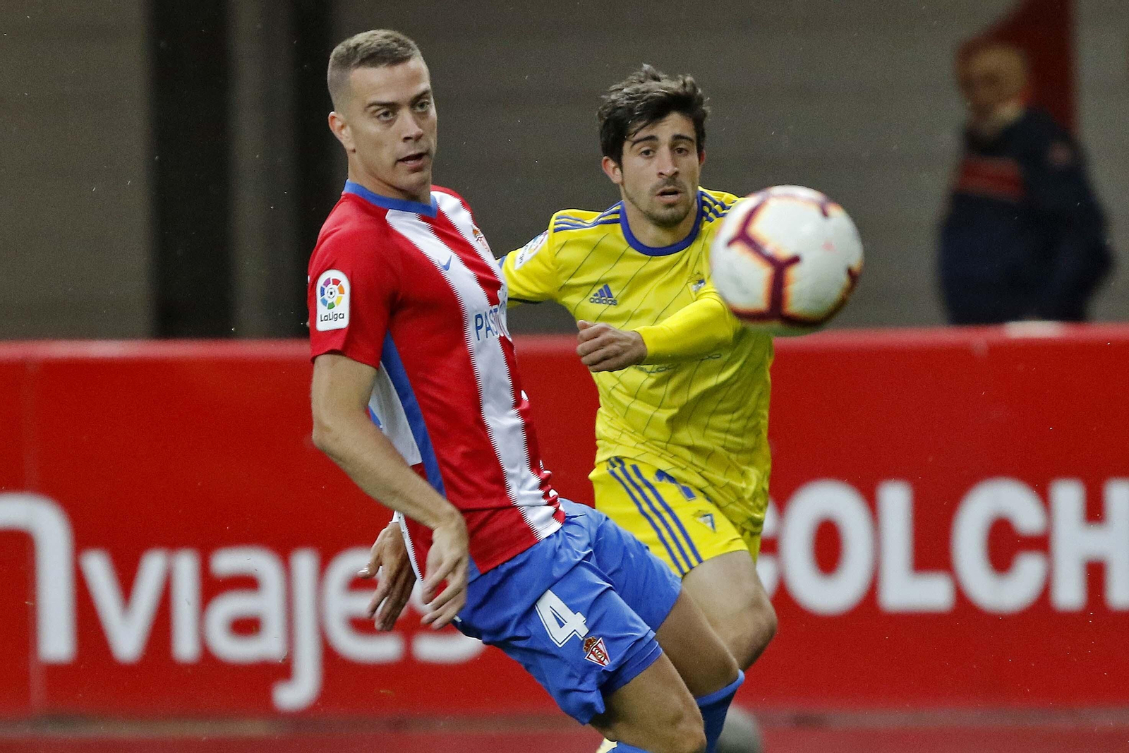 Jairo, durante un partido cuando jugaba en el Cádiz.
