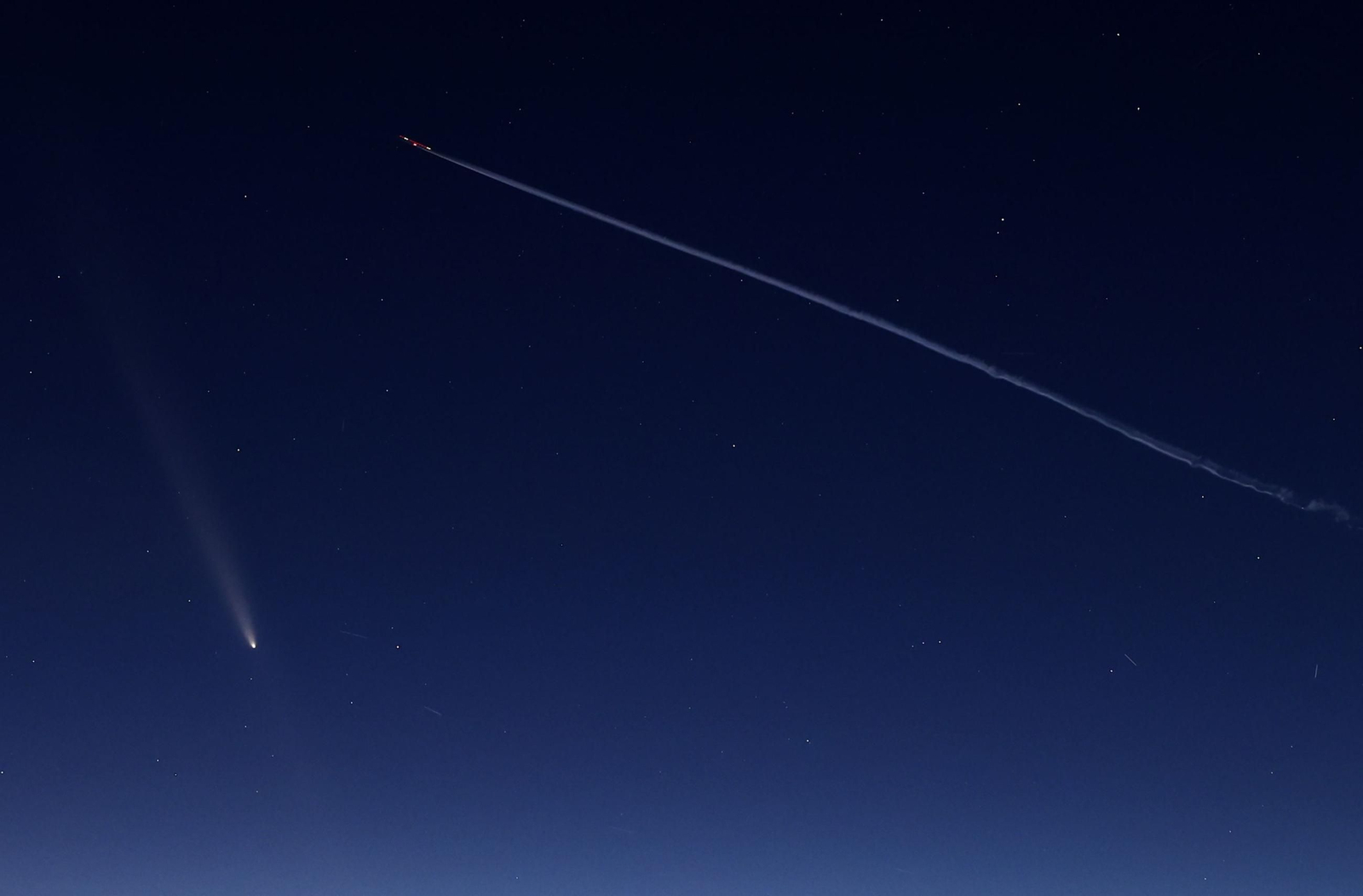 Espectáculo visual: El paso del cometa del siglo a lo largo y ancho del mundo