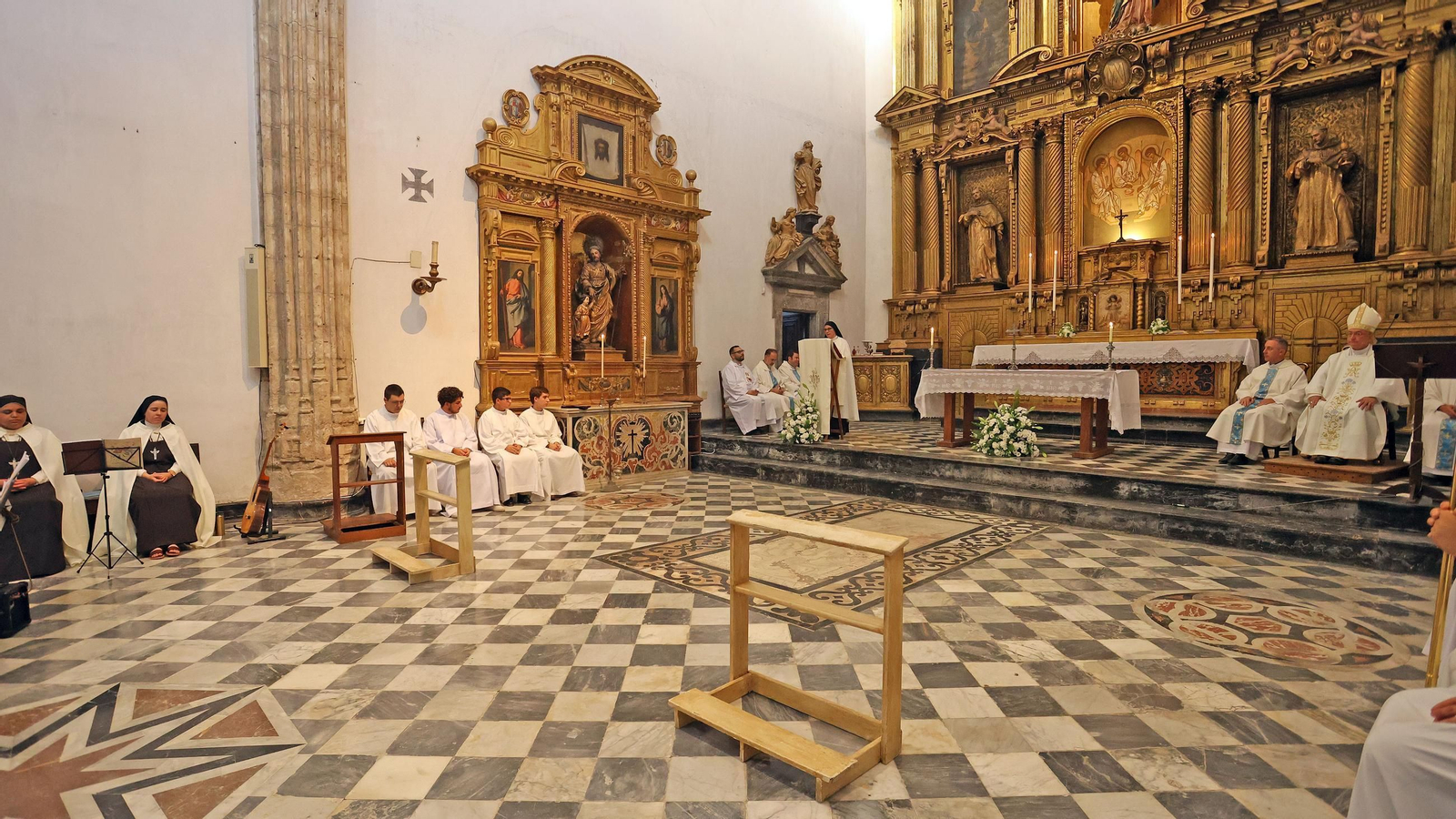 Imágenes de la misa de bienvenida a las hermanas Carmelitas en La Cartuja de Jerez